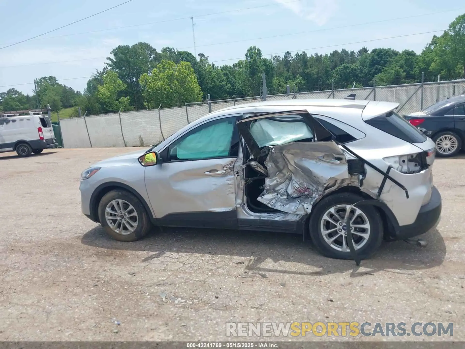 14 Photograph of a damaged car 1FMCU0G68LUB22240 FORD ESCAPE 2020
