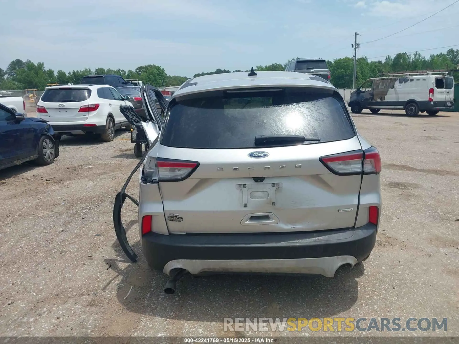 16 Photograph of a damaged car 1FMCU0G68LUB22240 FORD ESCAPE 2020