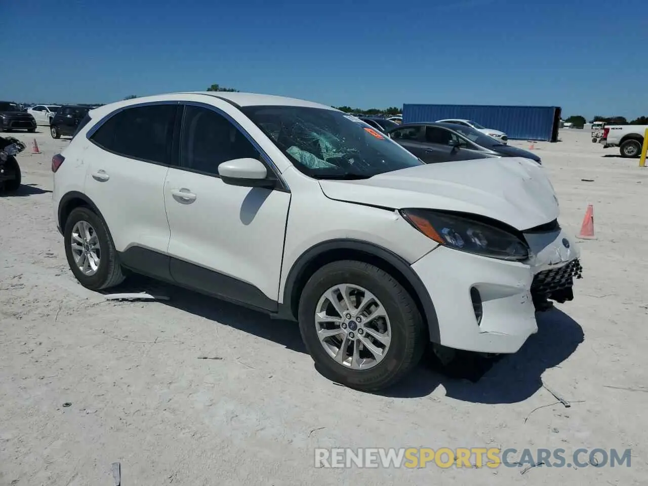 4 Photograph of a damaged car 1FMCU0G68LUB31701 FORD ESCAPE 2020