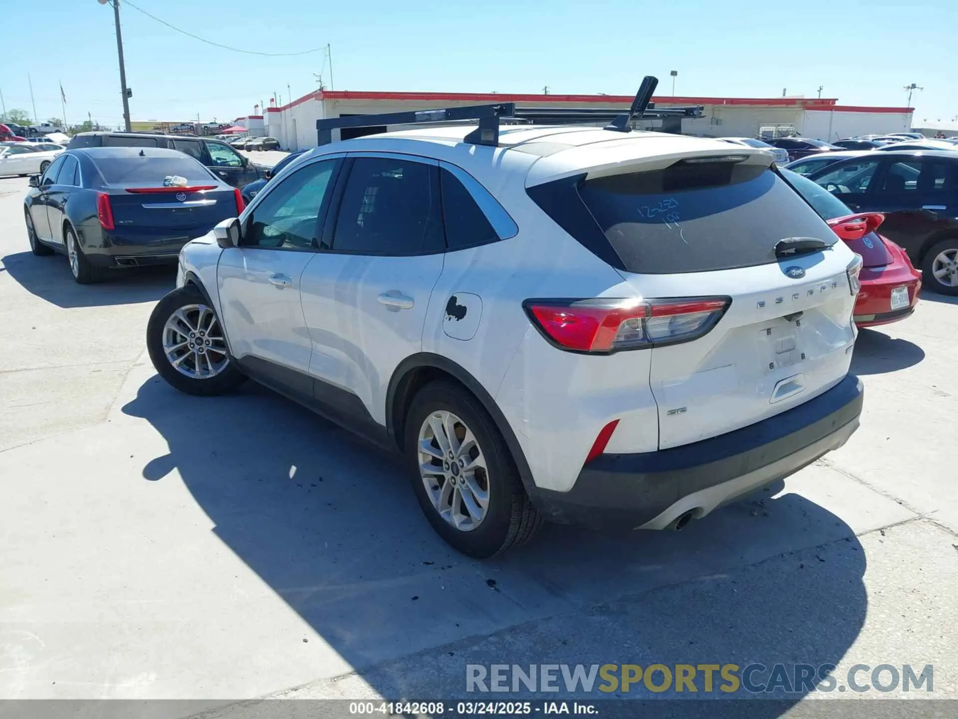 3 Photograph of a damaged car 1FMCU0G68LUB44688 FORD ESCAPE 2020