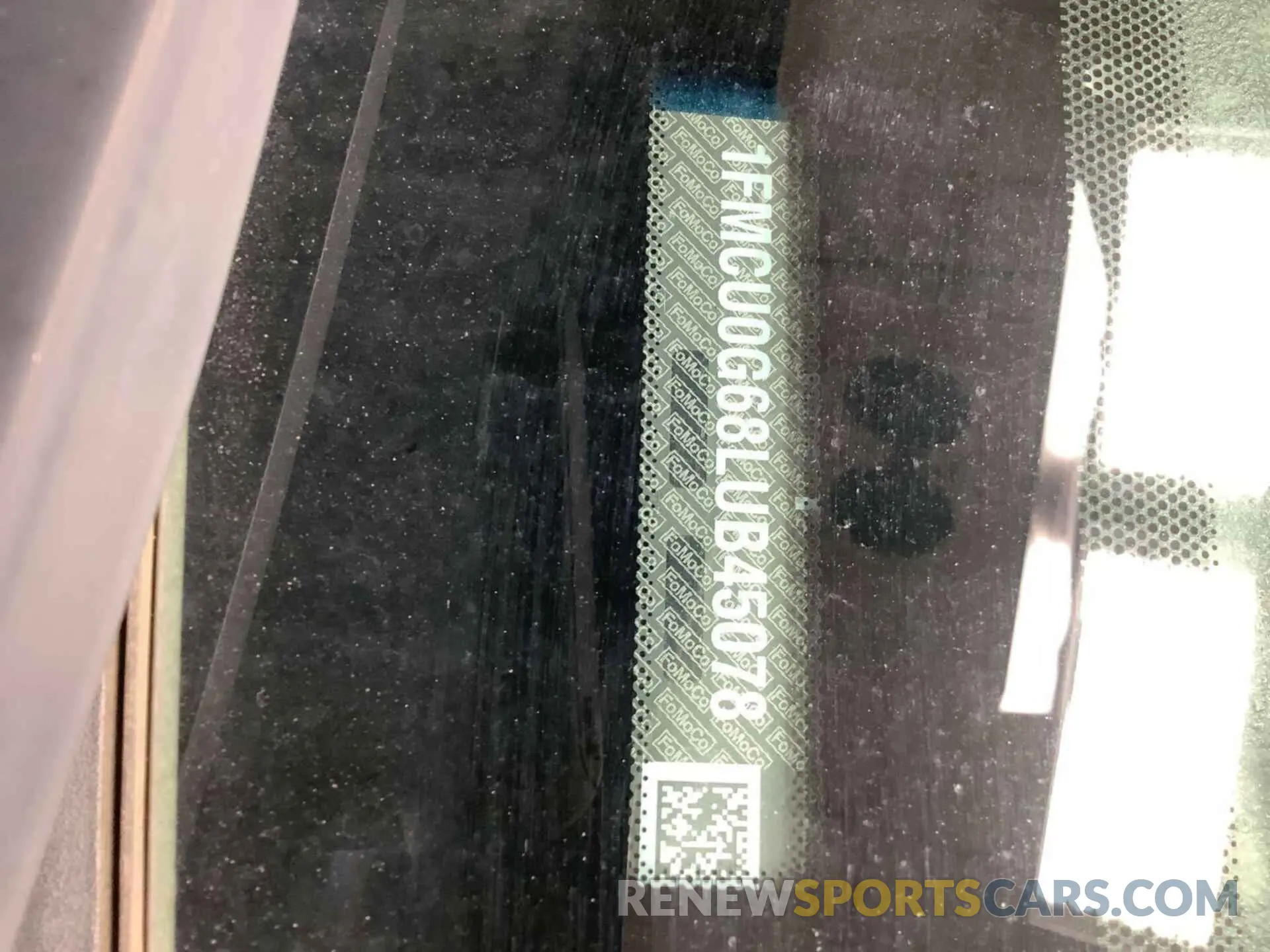 33 Photograph of a damaged car 1FMCU0G68LUB45078 FORD ESCAPE 2020