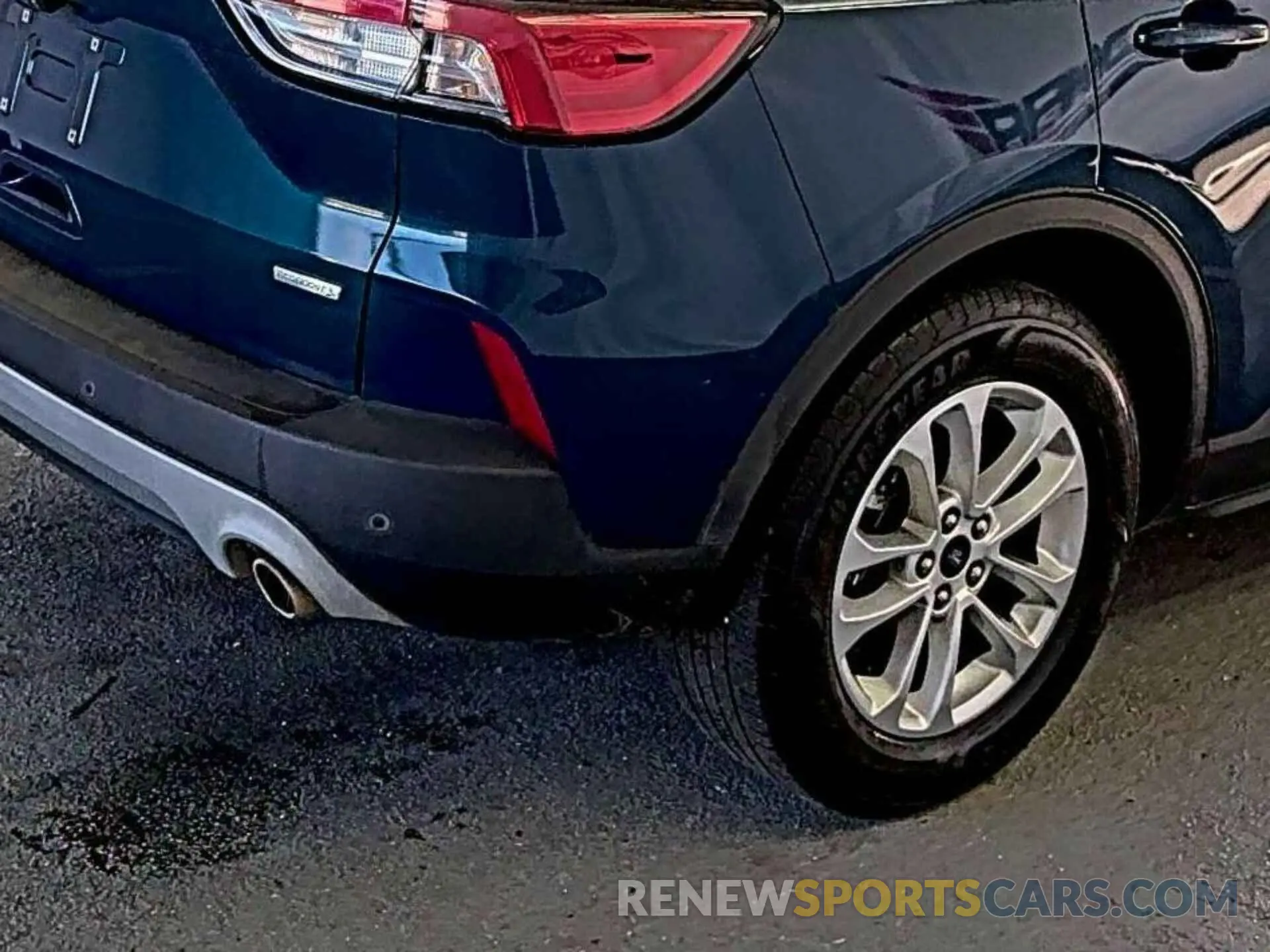 8 Photograph of a damaged car 1FMCU0G68LUB45078 FORD ESCAPE 2020