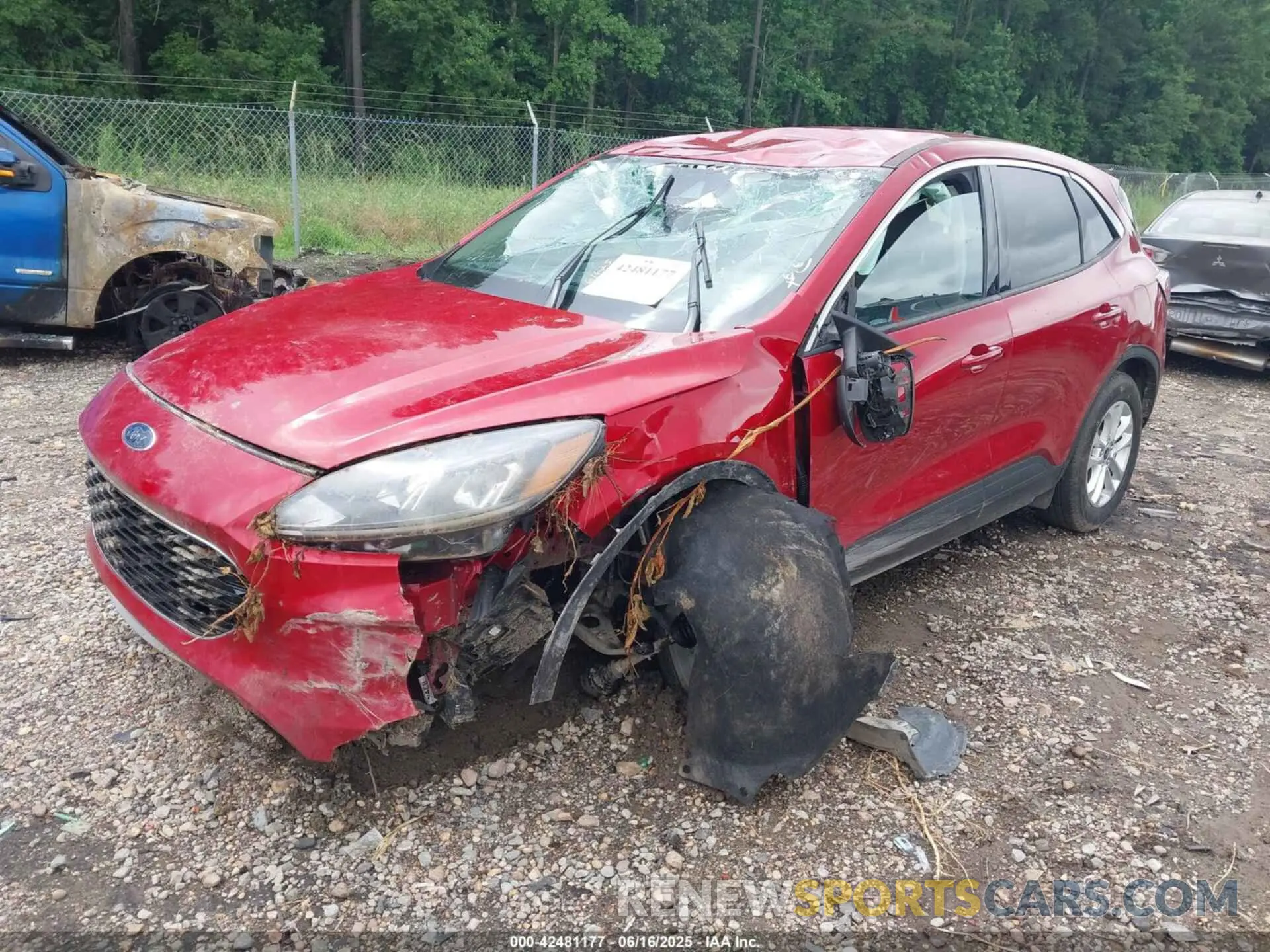 2 Photograph of a damaged car 1FMCU0G68LUC17588 FORD ESCAPE 2020