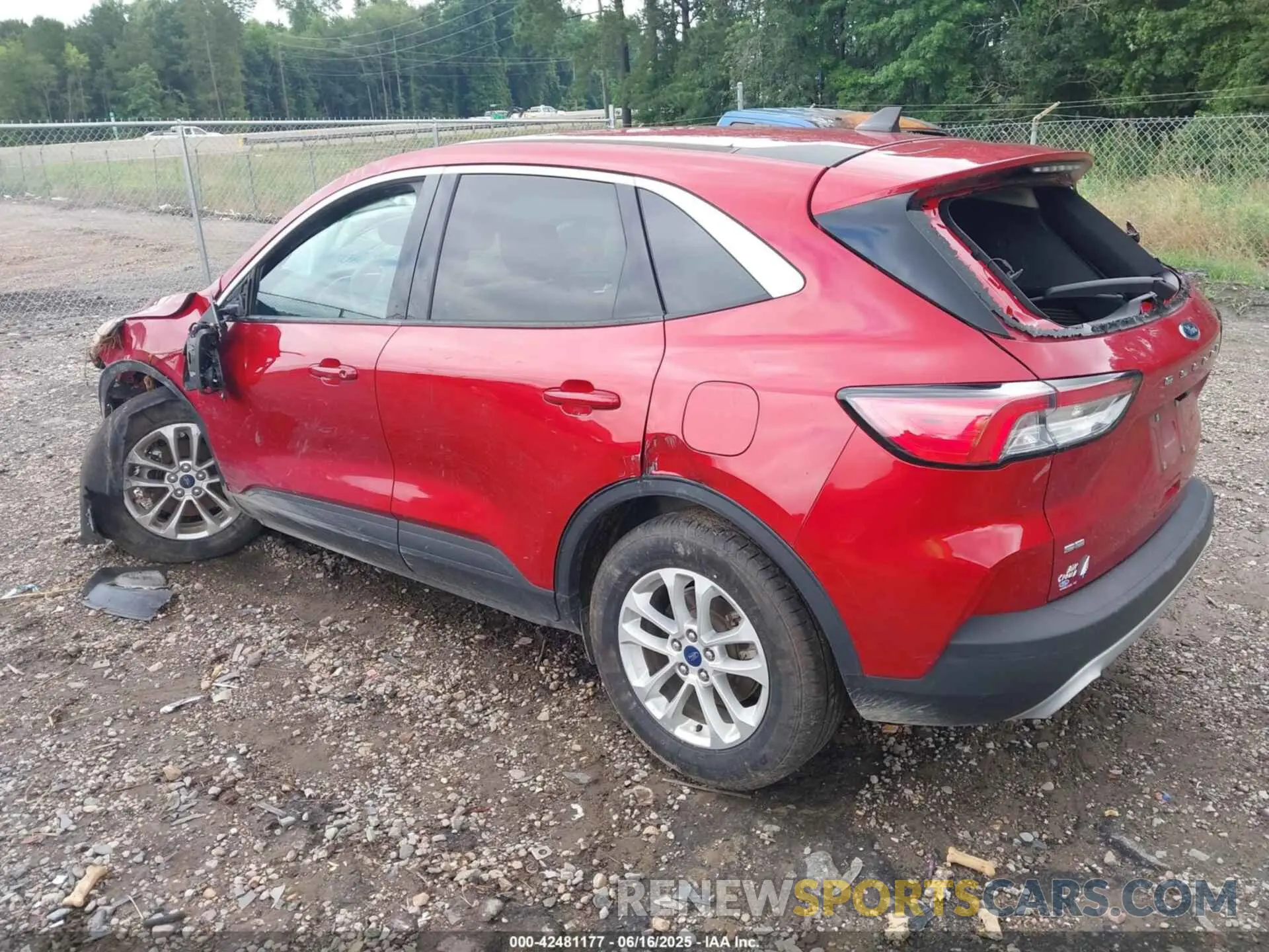 3 Photograph of a damaged car 1FMCU0G68LUC17588 FORD ESCAPE 2020