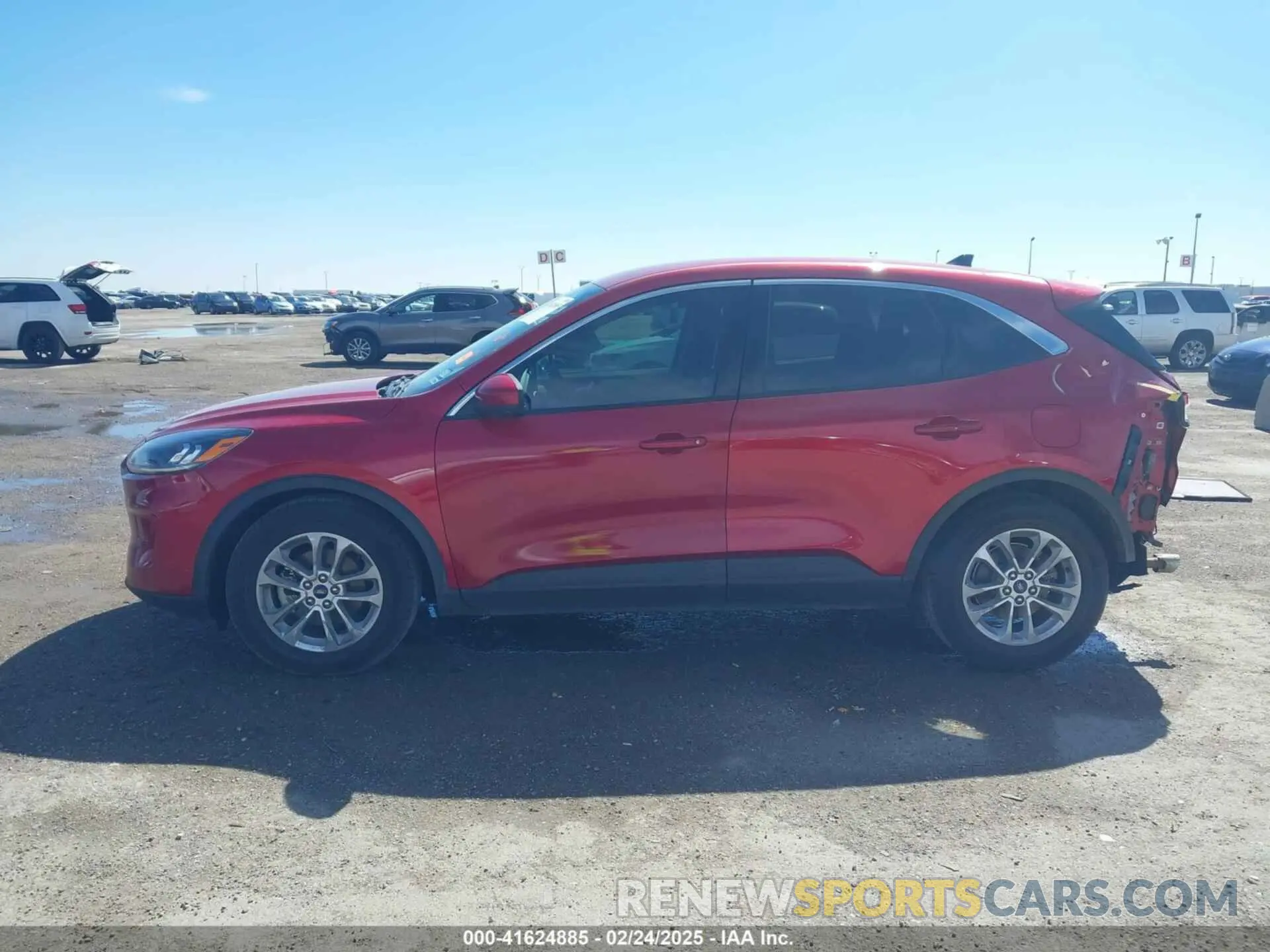 14 Photograph of a damaged car 1FMCU0G69LUA54045 FORD ESCAPE 2020