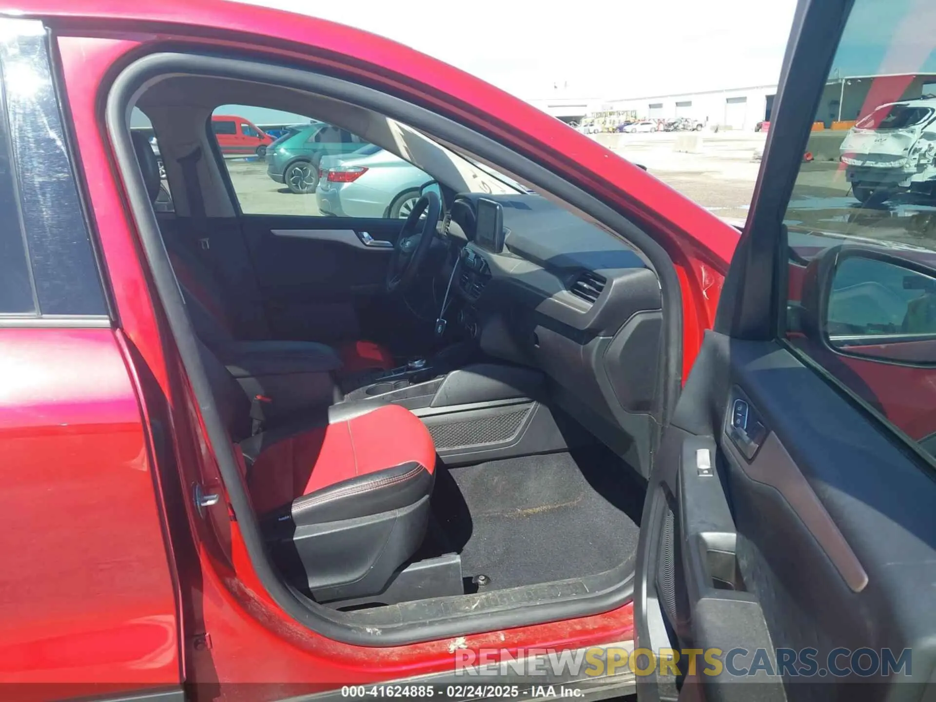 5 Photograph of a damaged car 1FMCU0G69LUA54045 FORD ESCAPE 2020