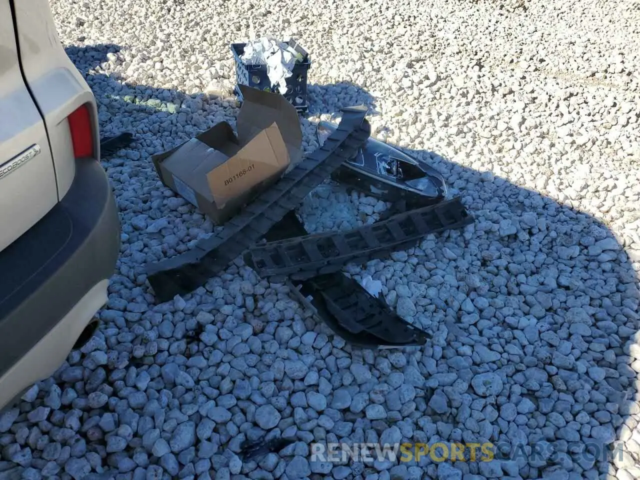 15 Photograph of a damaged car 1FMCU0G69LUA59813 FORD ESCAPE 2020