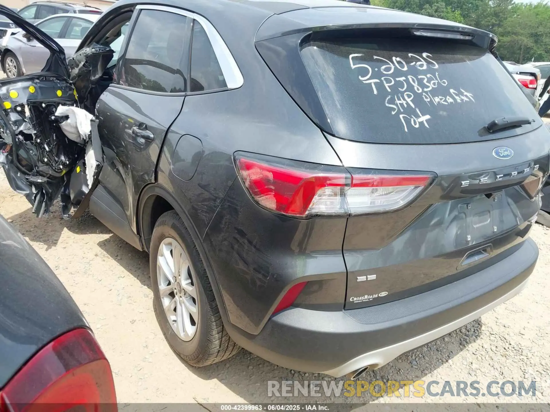 3 Photograph of a damaged car 1FMCU0G69LUA67782 FORD ESCAPE 2020