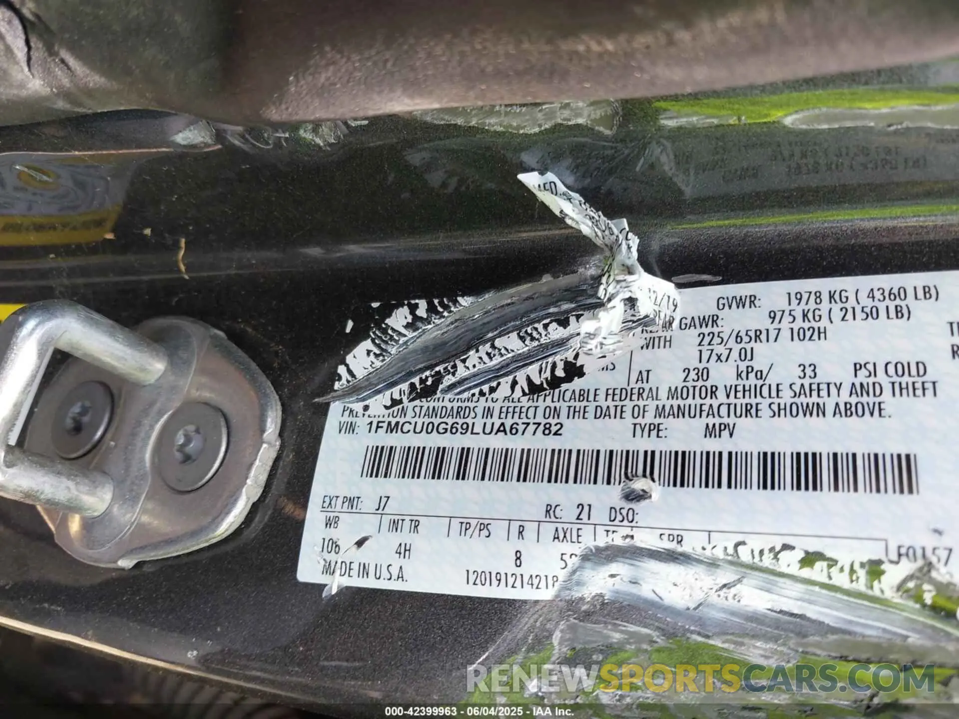 9 Photograph of a damaged car 1FMCU0G69LUA67782 FORD ESCAPE 2020