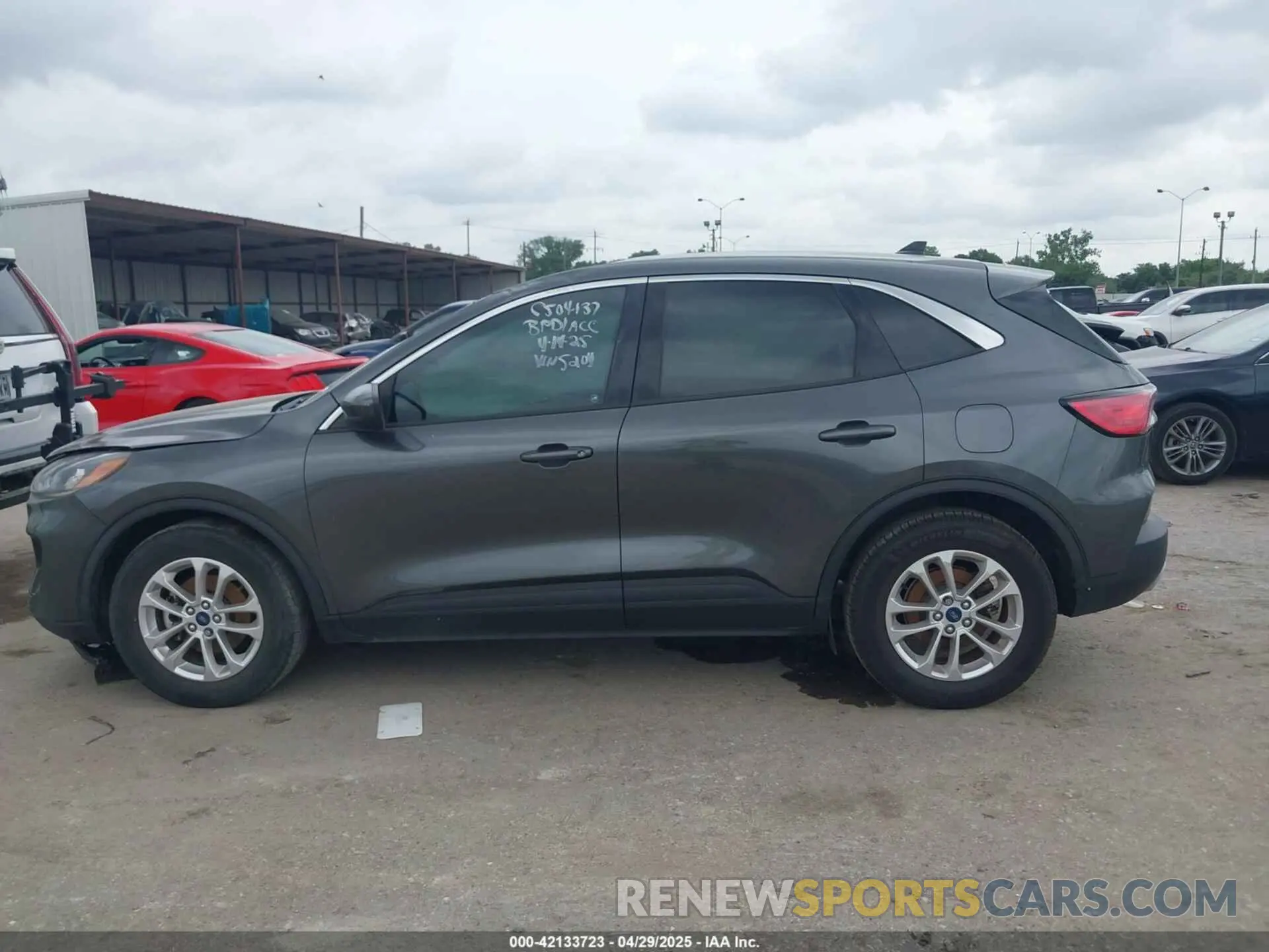 14 Photograph of a damaged car 1FMCU0G69LUA75204 FORD ESCAPE 2020