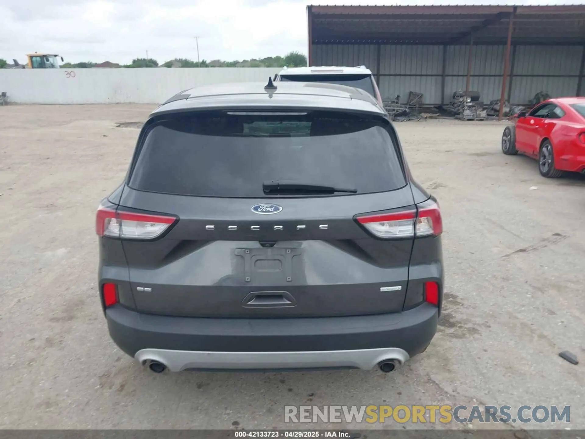 16 Photograph of a damaged car 1FMCU0G69LUA75204 FORD ESCAPE 2020
