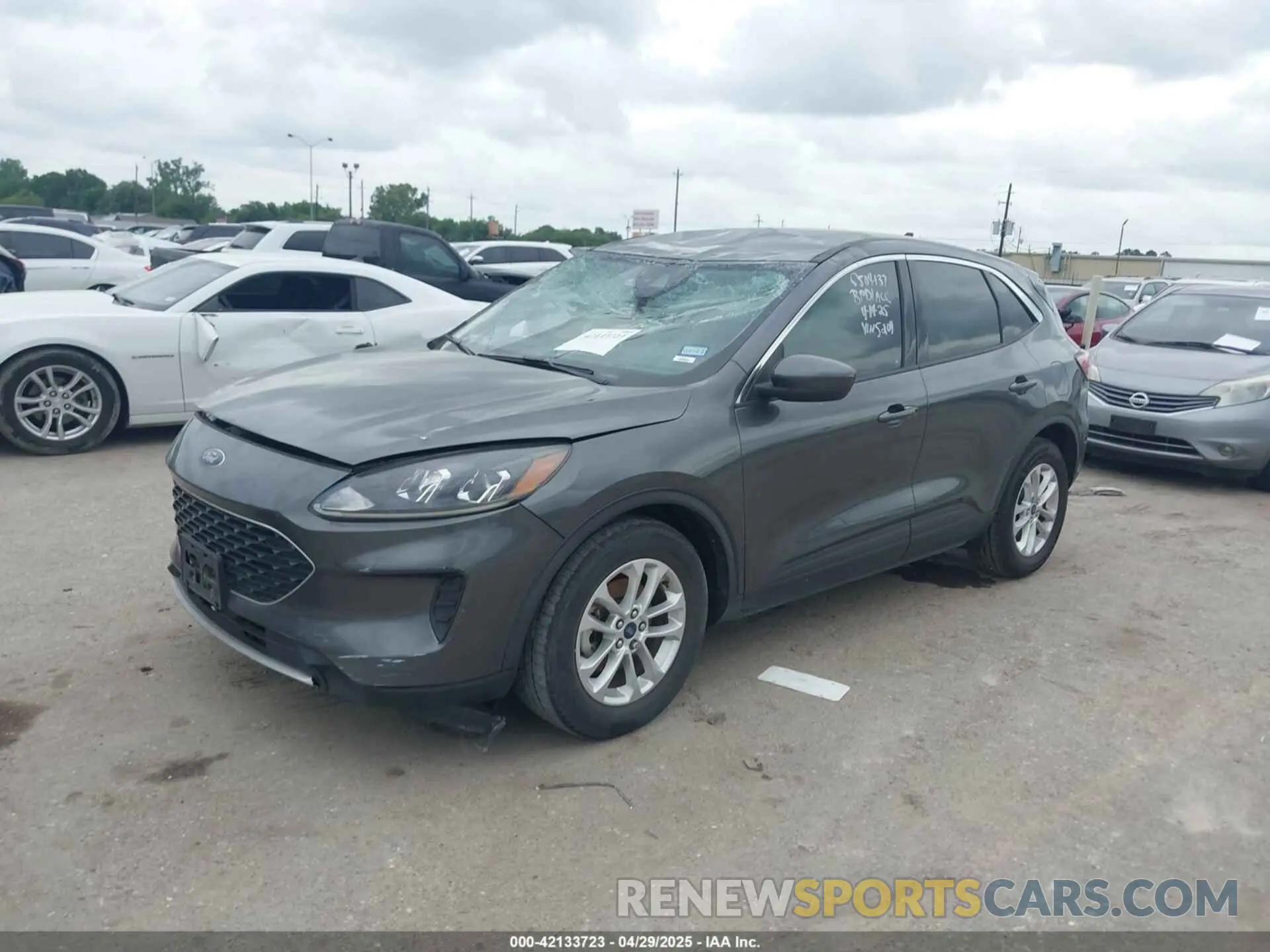 2 Photograph of a damaged car 1FMCU0G69LUA75204 FORD ESCAPE 2020