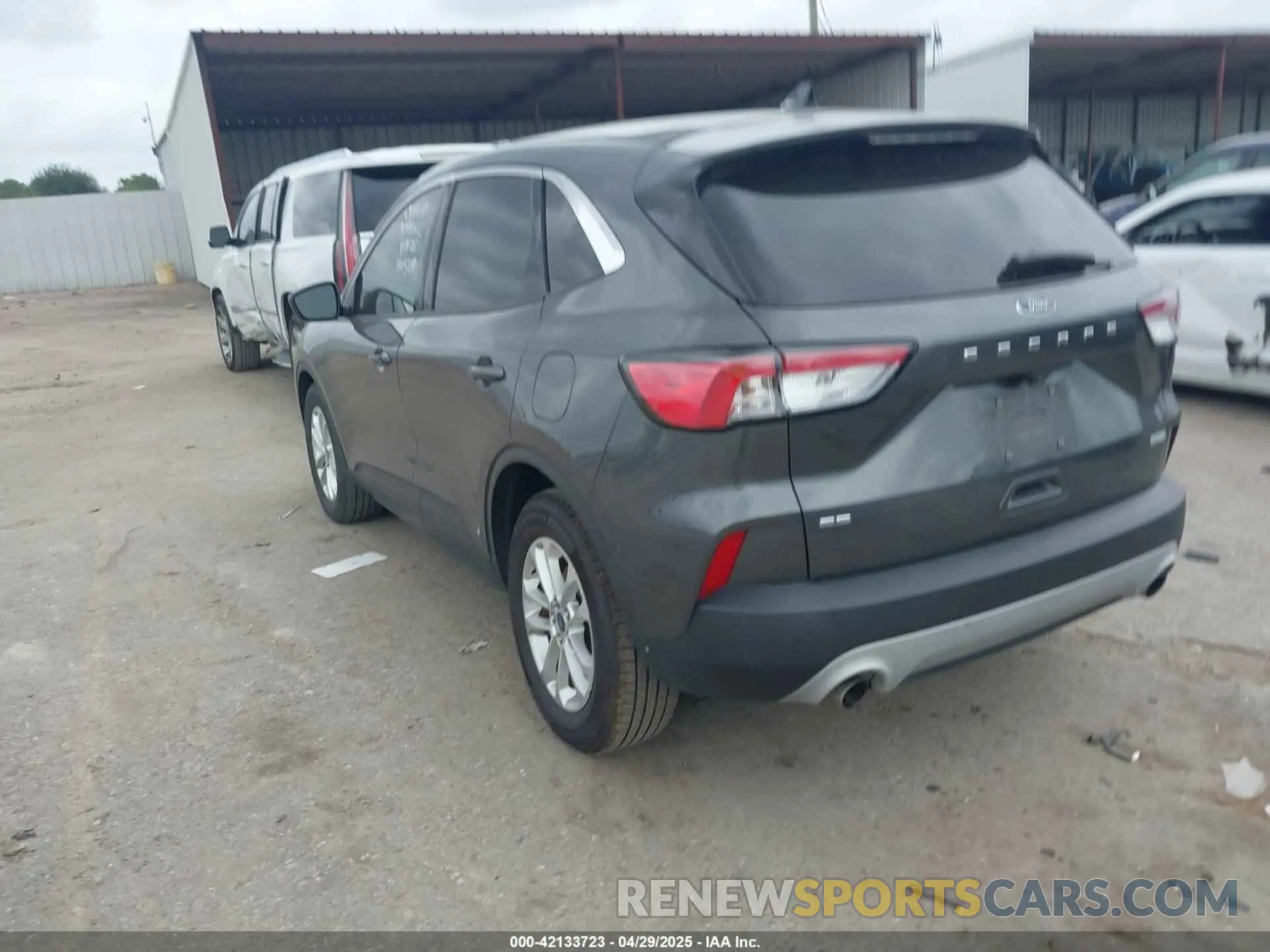 3 Photograph of a damaged car 1FMCU0G69LUA75204 FORD ESCAPE 2020