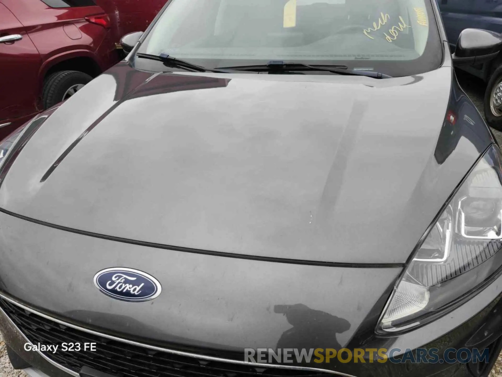 19 Photograph of a damaged car 1FMCU0G69LUA82489 FORD ESCAPE 2020