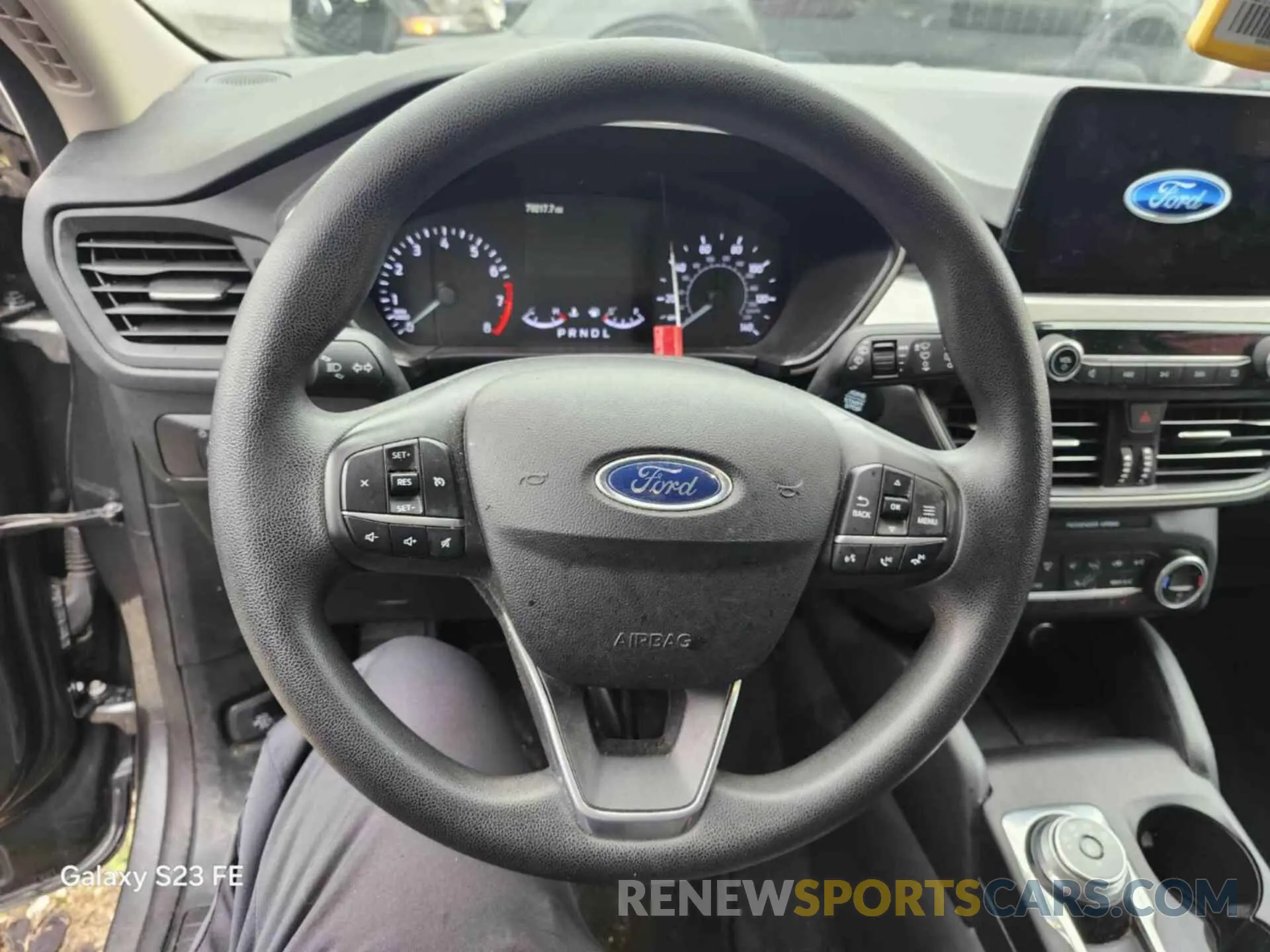22 Photograph of a damaged car 1FMCU0G69LUA82489 FORD ESCAPE 2020