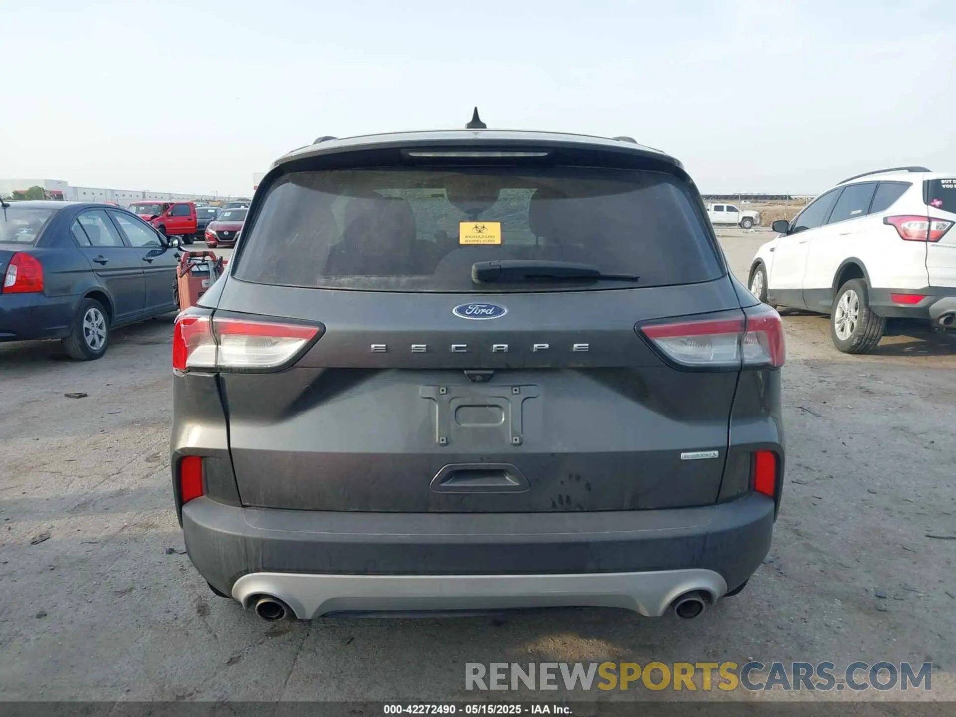 17 Photograph of a damaged car 1FMCU0G69LUA92312 FORD ESCAPE 2020