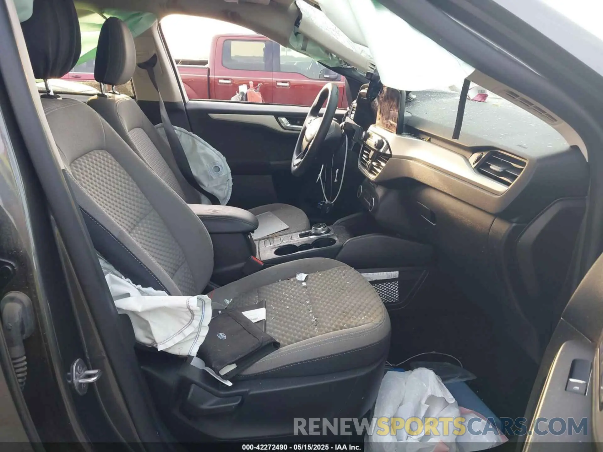 5 Photograph of a damaged car 1FMCU0G69LUA92312 FORD ESCAPE 2020