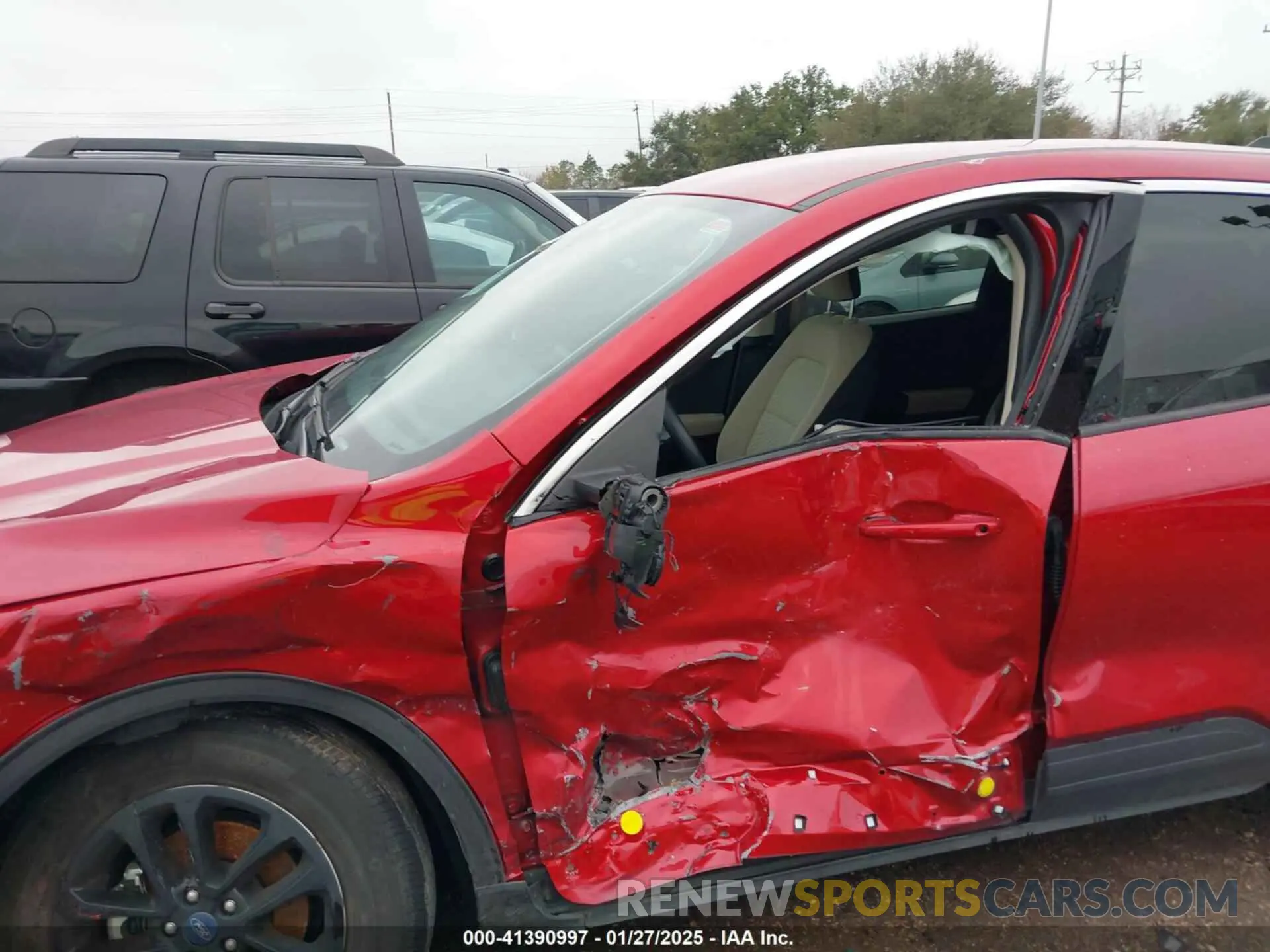 6 Photograph of a damaged car 1FMCU0G69LUB02336 FORD ESCAPE 2020
