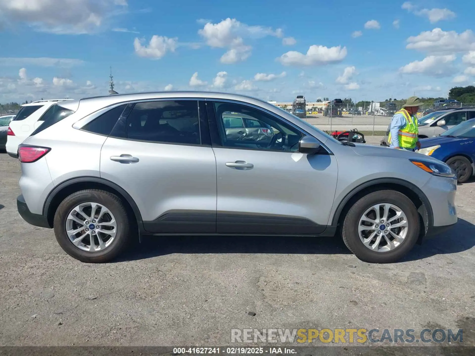 13 Photograph of a damaged car 1FMCU0G69LUB18701 FORD ESCAPE 2020