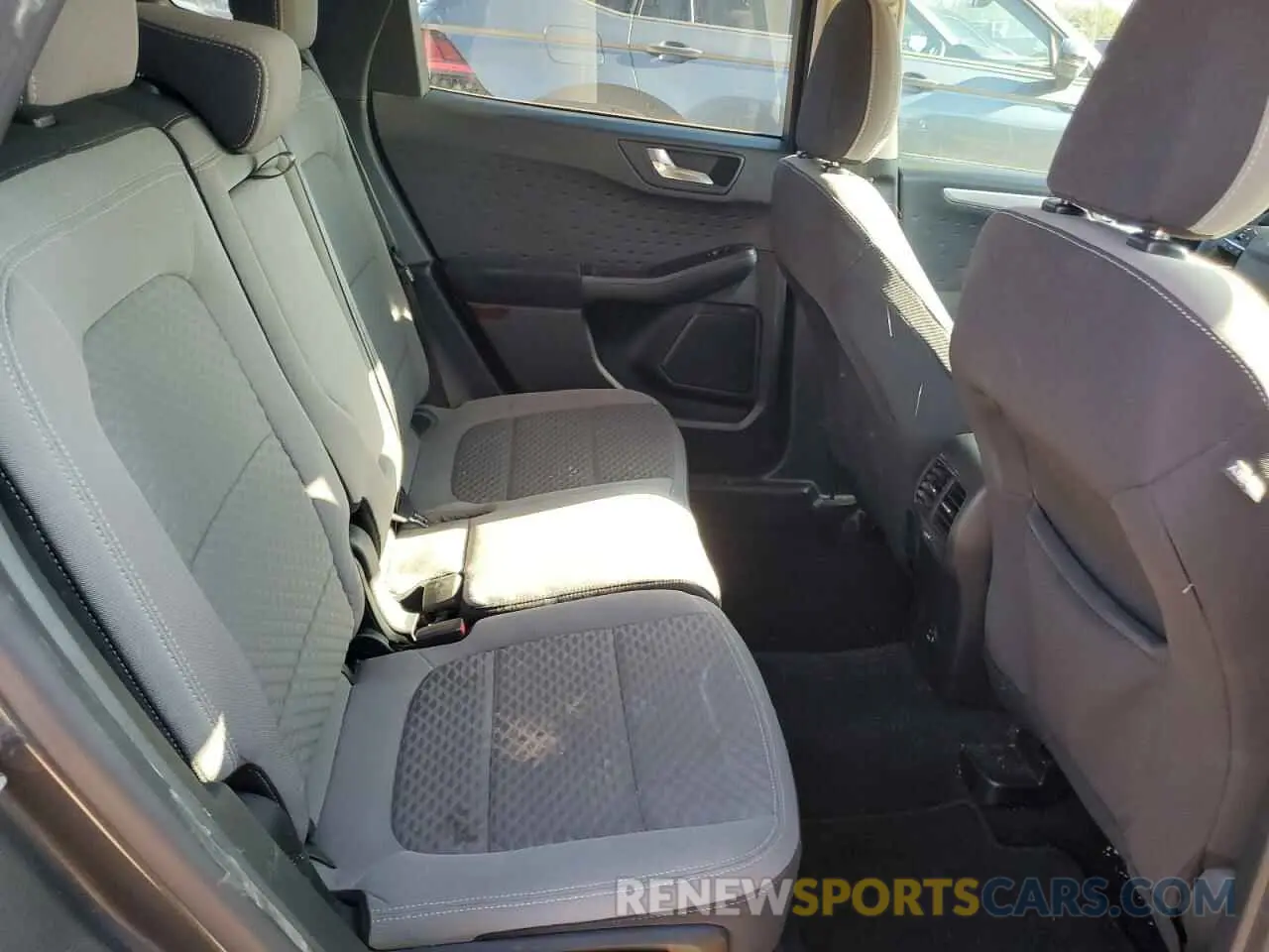 10 Photograph of a damaged car 1FMCU0G69LUB56638 FORD ESCAPE 2020