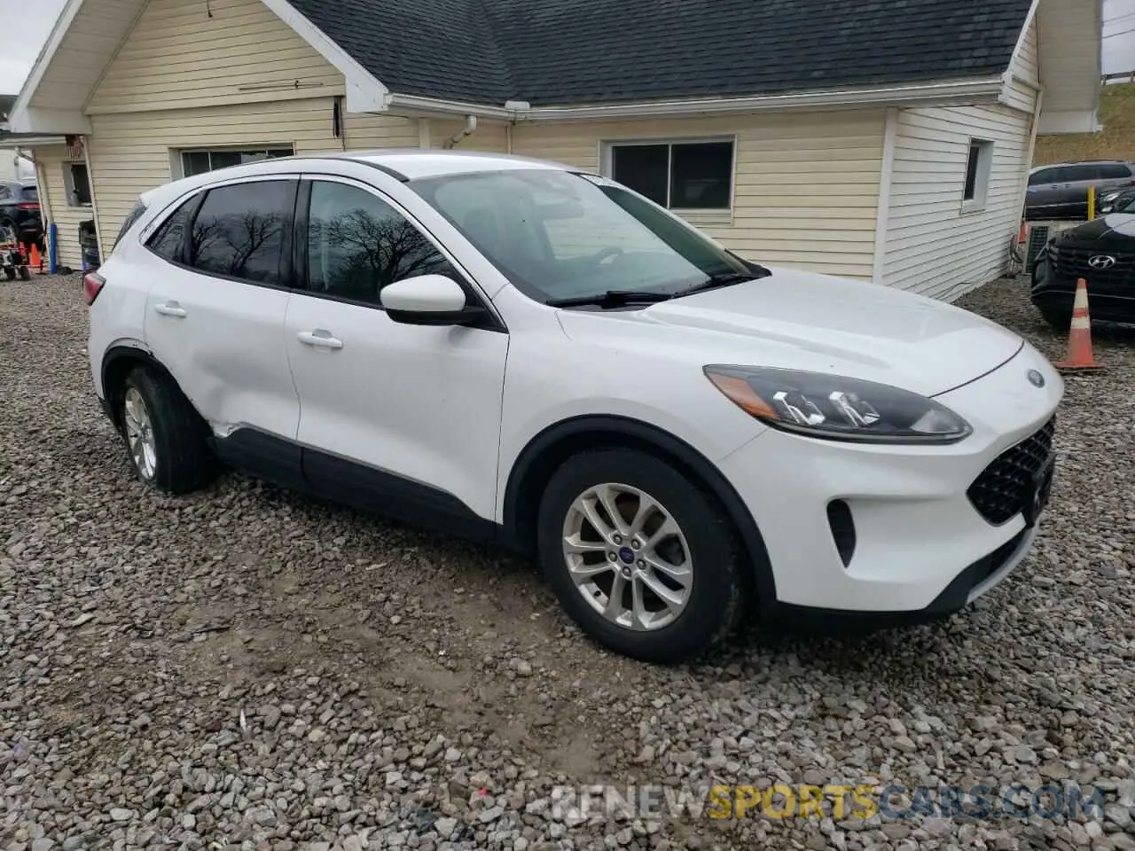 4 Photograph of a damaged car 1FMCU0G69LUC17793 FORD ESCAPE 2020