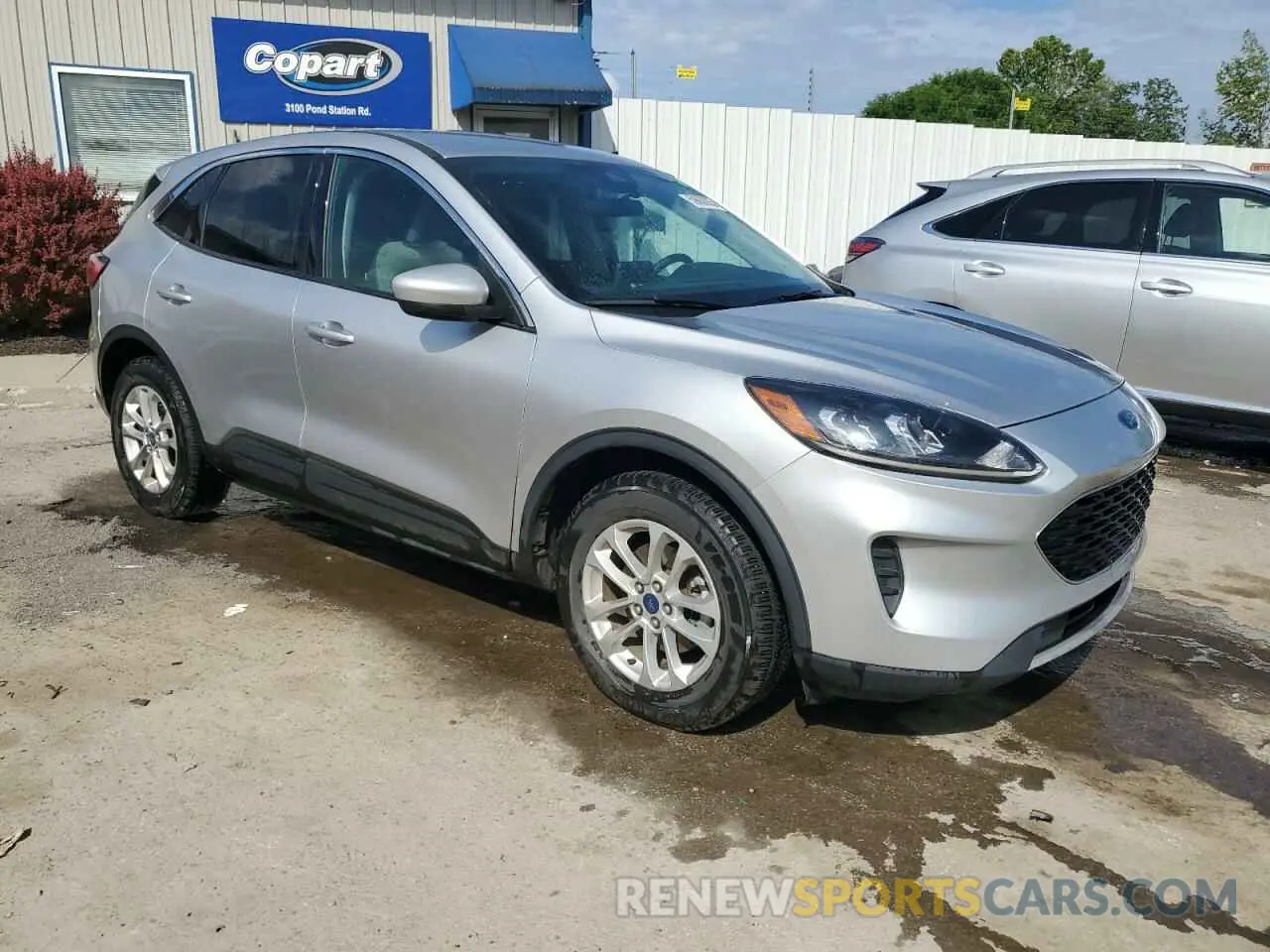 4 Photograph of a damaged car 1FMCU0G69LUC28812 FORD ESCAPE 2020