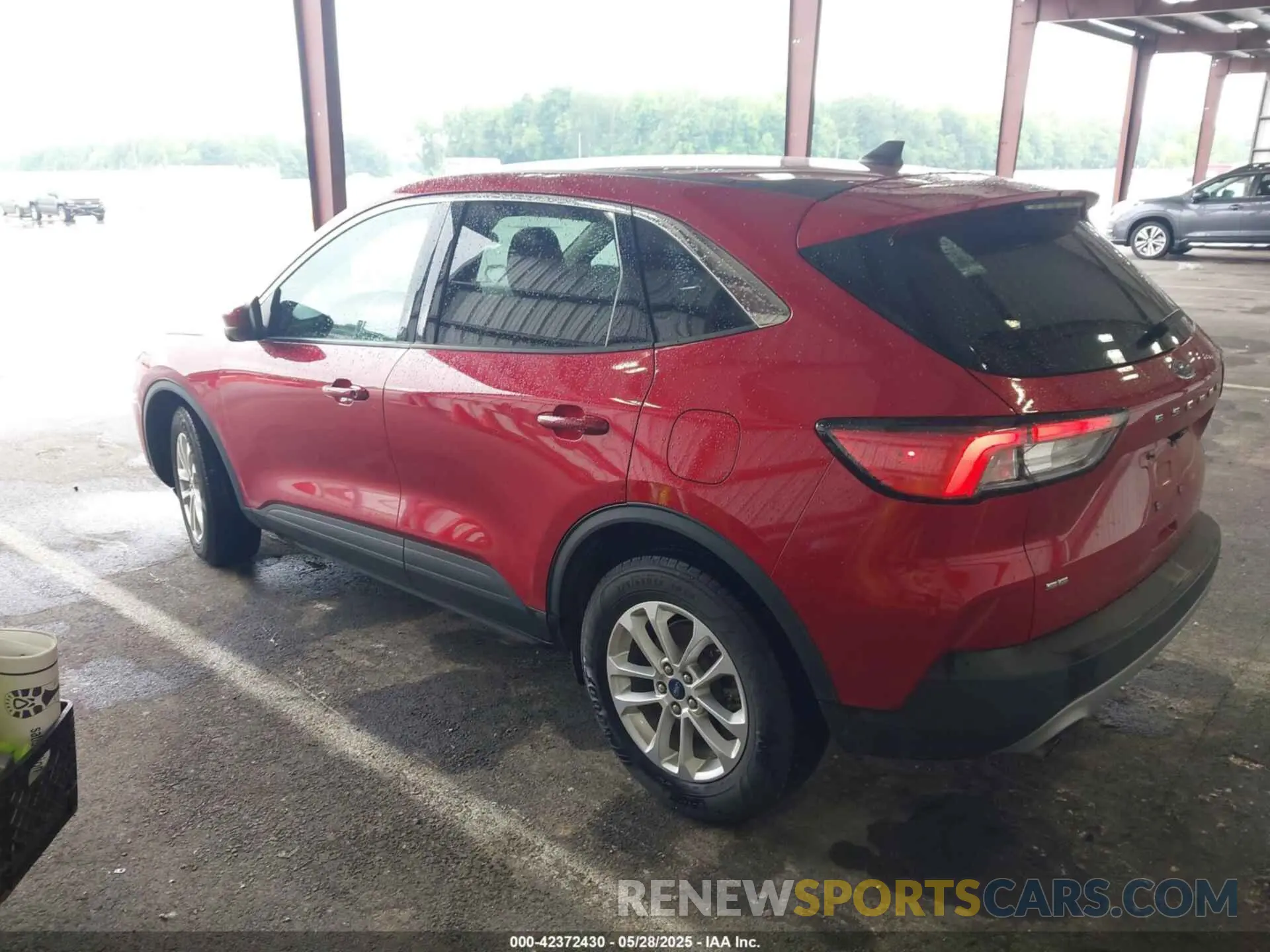 3 Photograph of a damaged car 1FMCU0G69LUC64063 FORD ESCAPE 2020