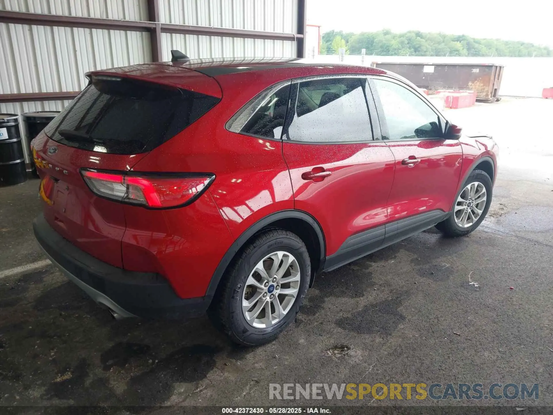4 Photograph of a damaged car 1FMCU0G69LUC64063 FORD ESCAPE 2020