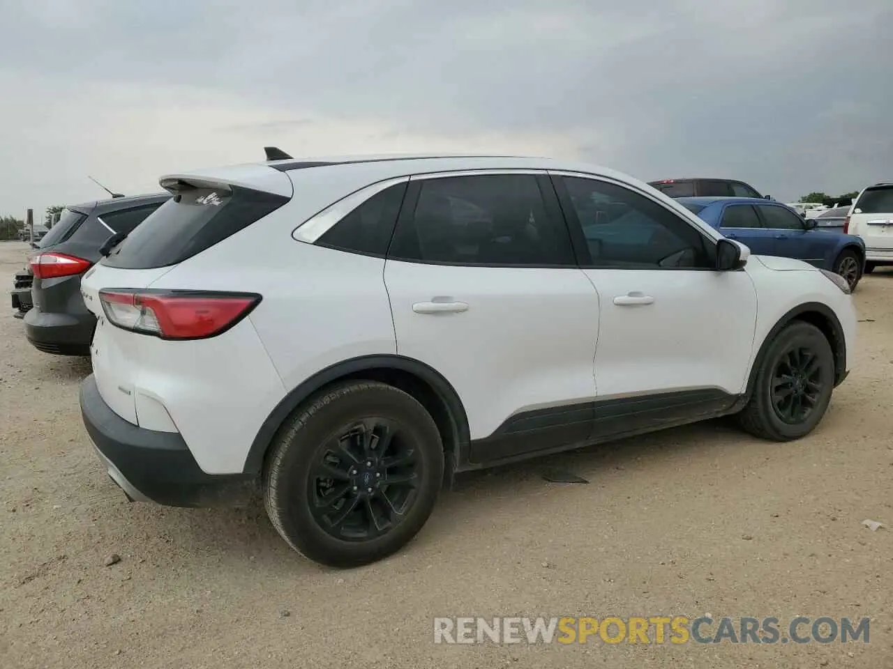 3 Photograph of a damaged car 1FMCU0G6XLUA76376 FORD ESCAPE 2020