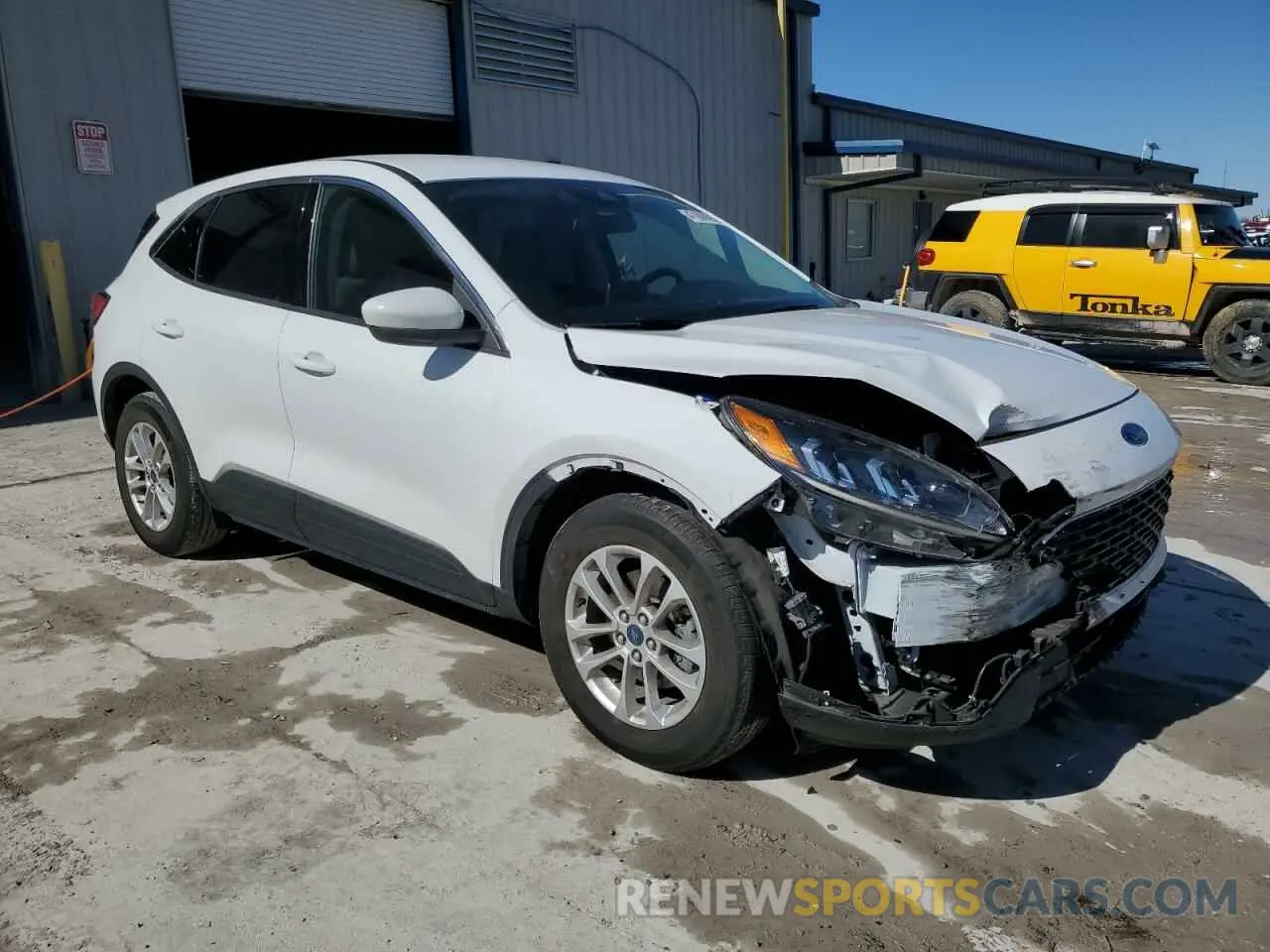 4 Photograph of a damaged car 1FMCU0G6XLUB18786 FORD ESCAPE 2020