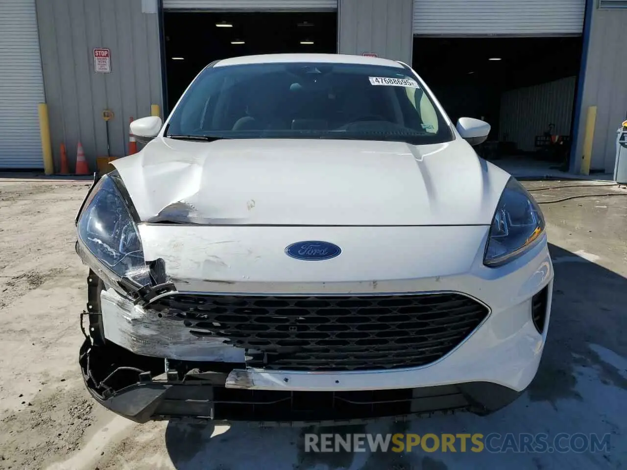 5 Photograph of a damaged car 1FMCU0G6XLUB18786 FORD ESCAPE 2020