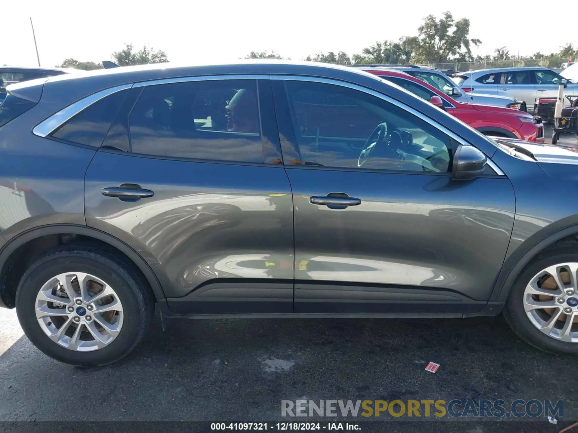 13 Photograph of a damaged car 1FMCU0G6XLUB23969 FORD ESCAPE 2020