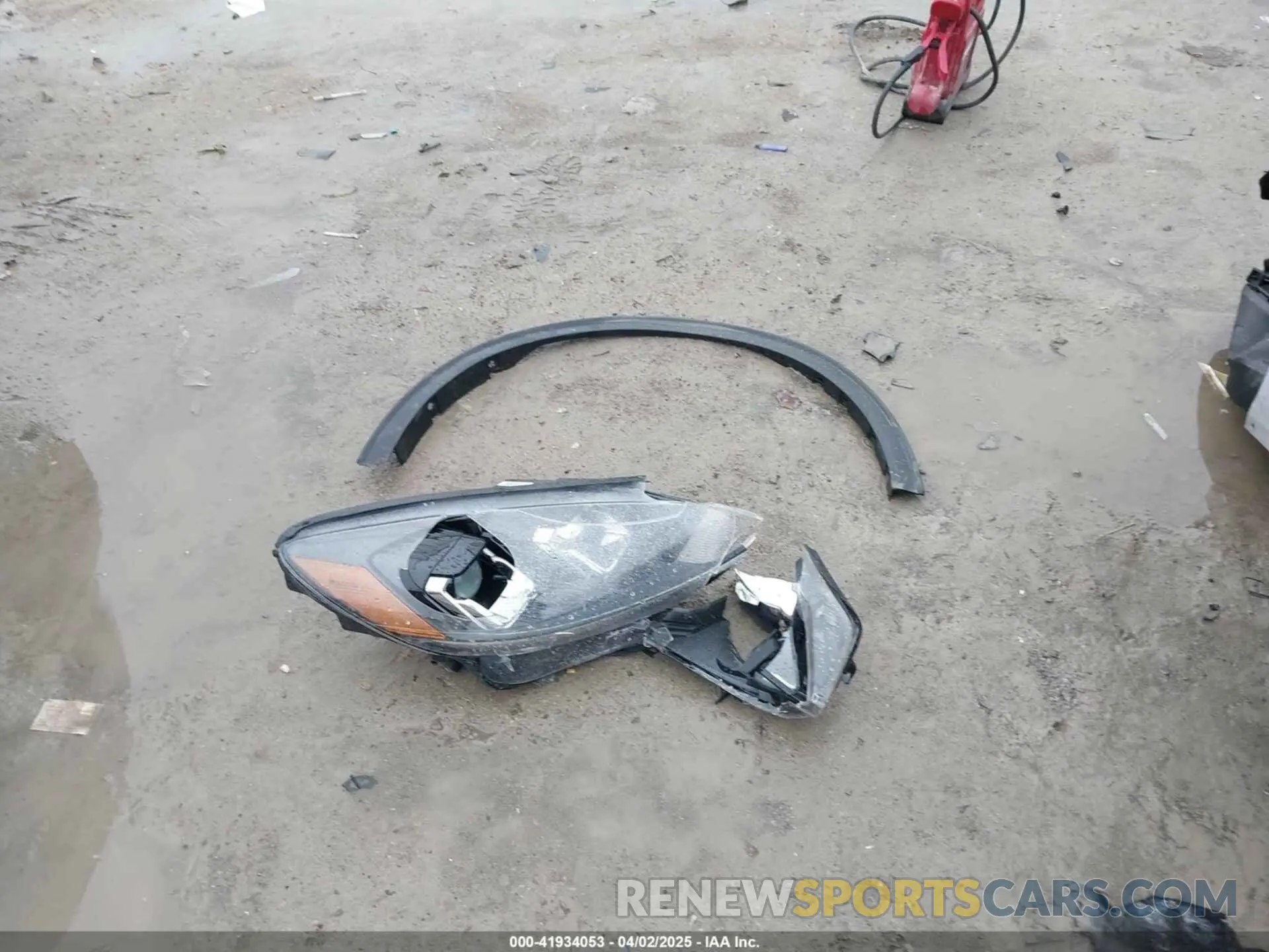11 Photograph of a damaged car 1FMCU0G6XLUB32252 FORD ESCAPE 2020