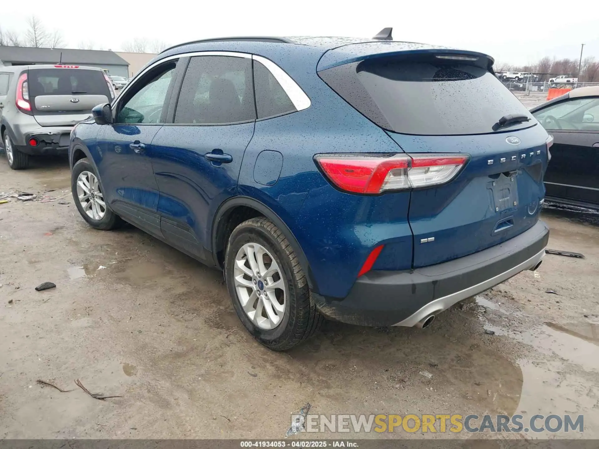 3 Photograph of a damaged car 1FMCU0G6XLUB32252 FORD ESCAPE 2020