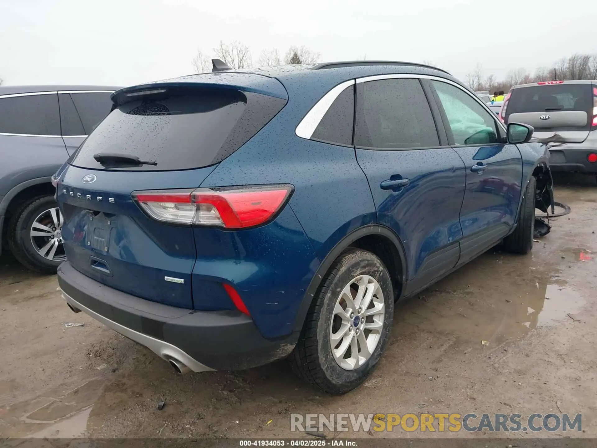4 Photograph of a damaged car 1FMCU0G6XLUB32252 FORD ESCAPE 2020