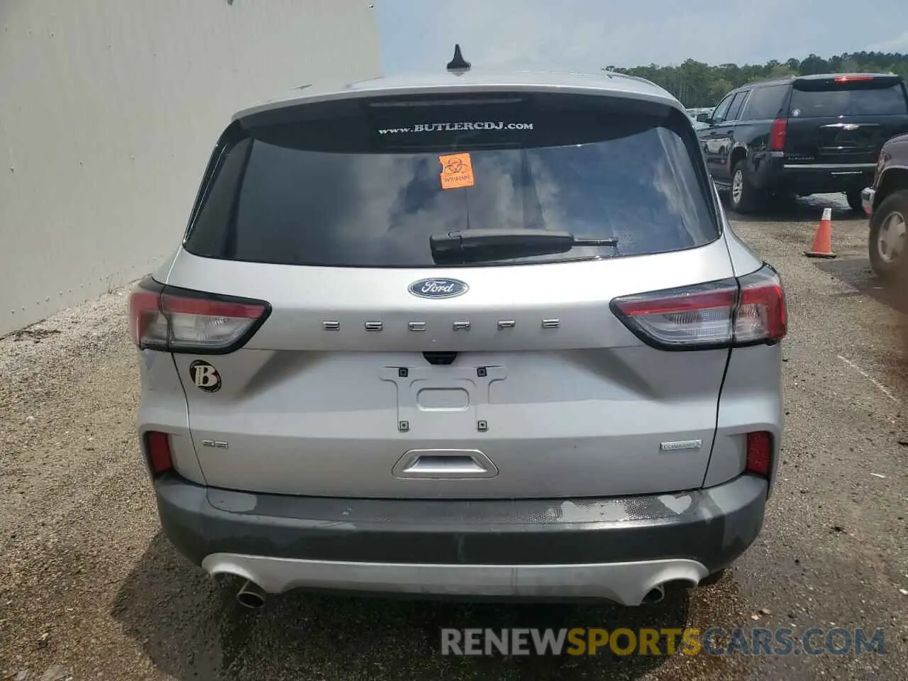 6 Photograph of a damaged car 1FMCU0G6XLUC37468 FORD ESCAPE 2020