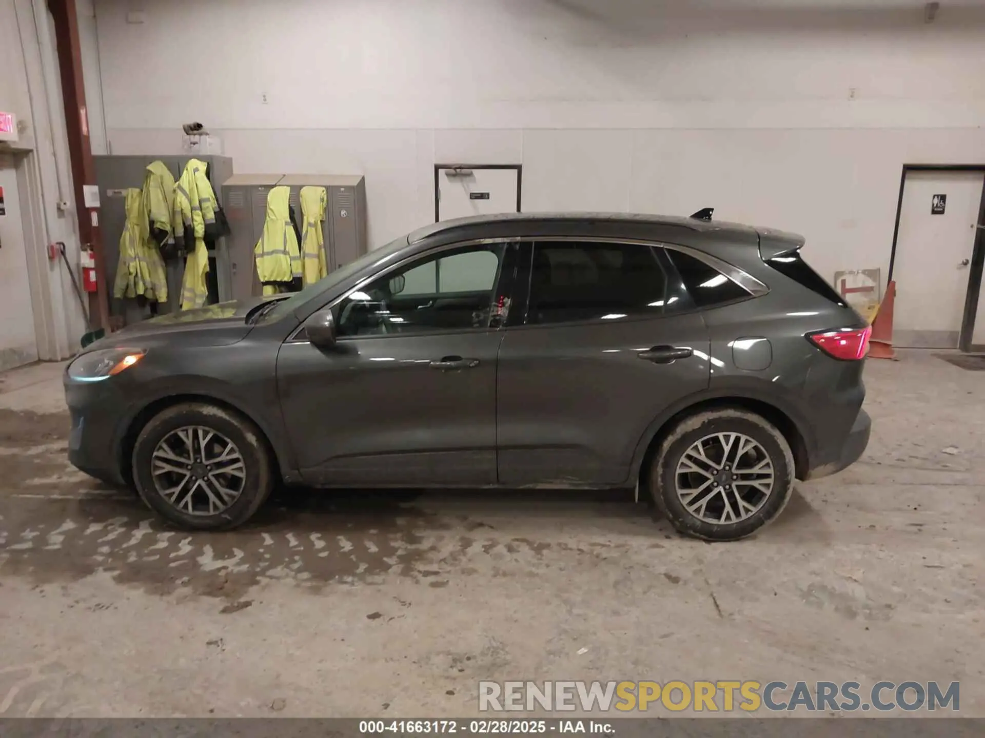 14 Photograph of a damaged car 1FMCU0H60LUA14872 FORD ESCAPE 2020