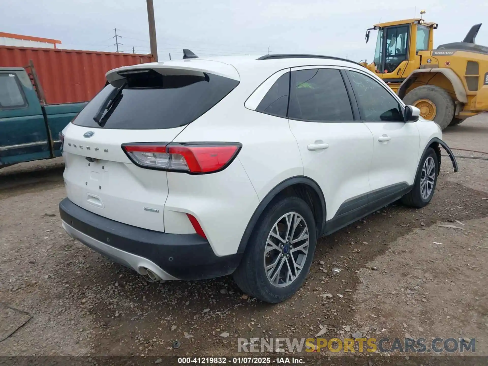 4 Photograph of a damaged car 1FMCU0H60LUA76403 FORD ESCAPE 2020