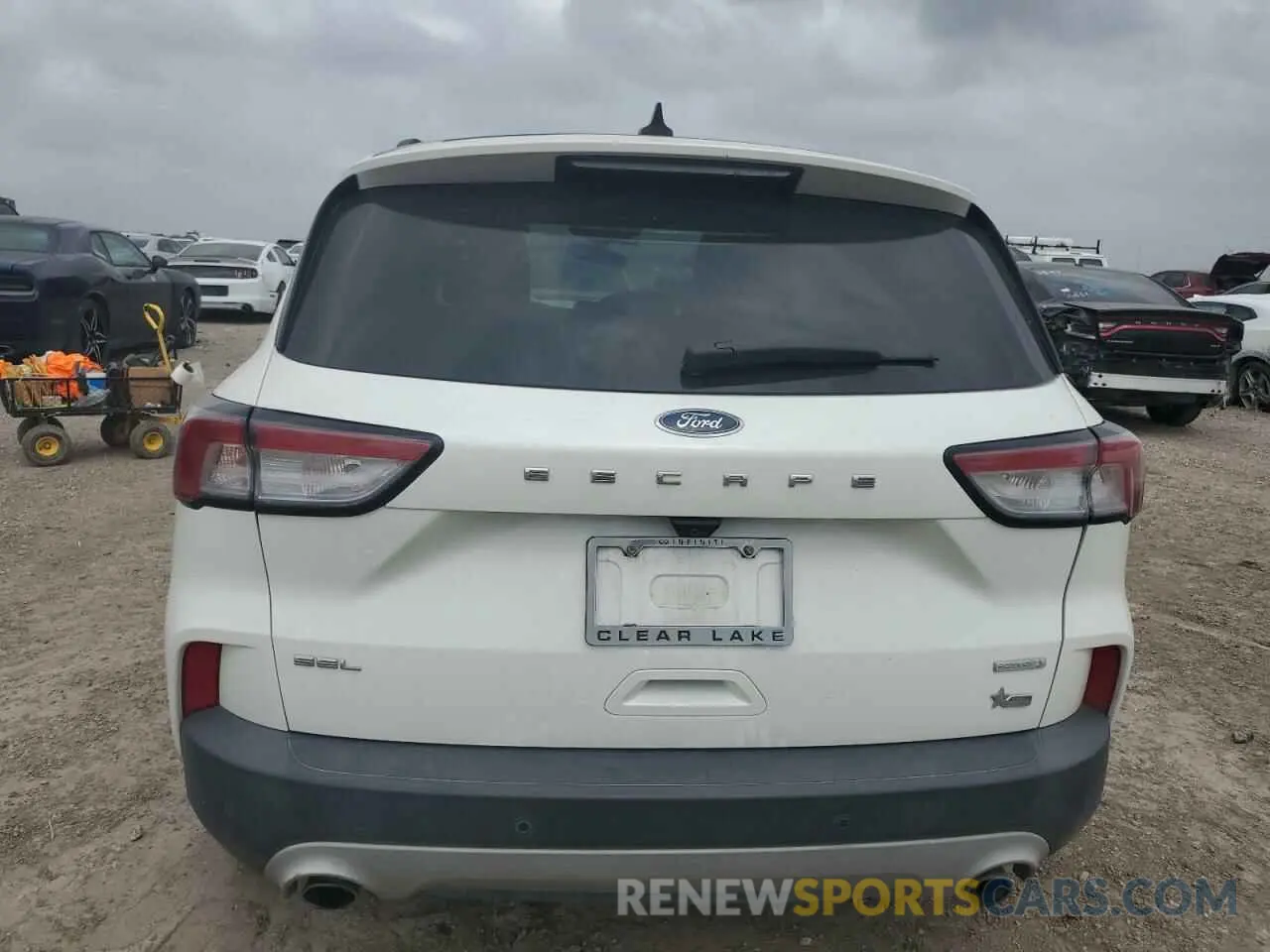 6 Photograph of a damaged car 1FMCU0H60LUB97710 FORD ESCAPE 2020