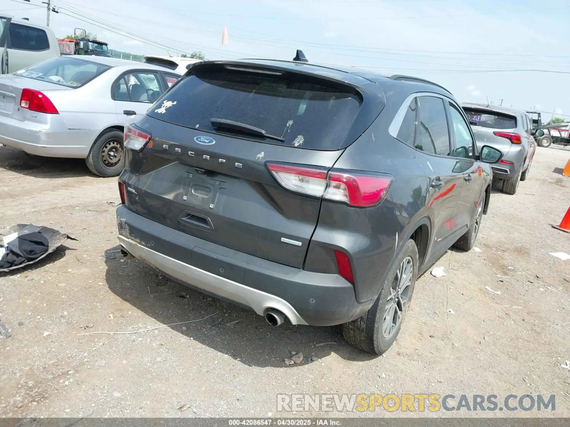 4 Photograph of a damaged car 1FMCU0H61LUA23452 FORD ESCAPE 2020