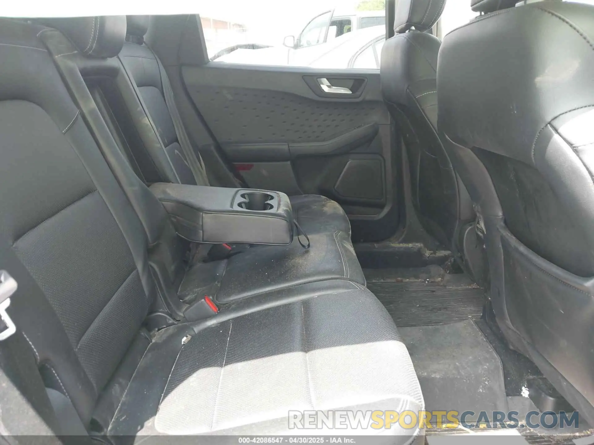 8 Photograph of a damaged car 1FMCU0H61LUA23452 FORD ESCAPE 2020