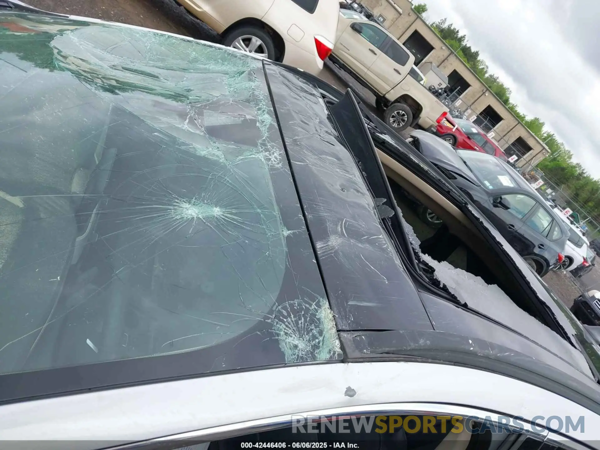 17 Photograph of a damaged car 1FMCU0H61LUA94358 FORD ESCAPE 2020
