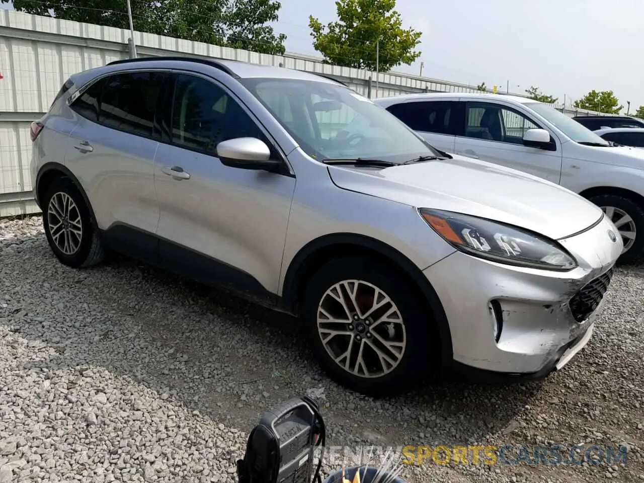 4 Photograph of a damaged car 1FMCU0H62LUA08555 FORD ESCAPE 2020