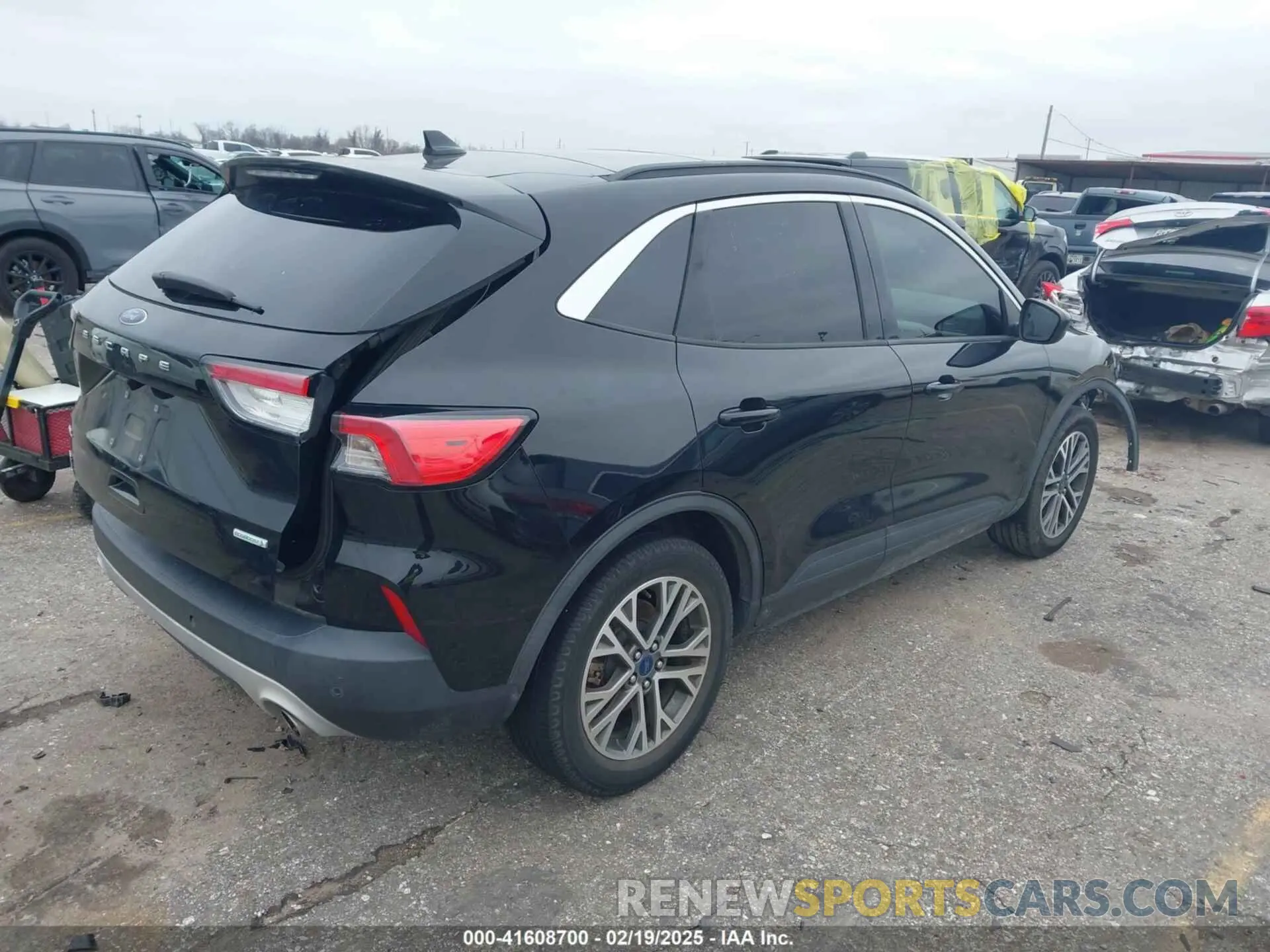 4 Photograph of a damaged car 1FMCU0H62LUA54273 FORD ESCAPE 2020