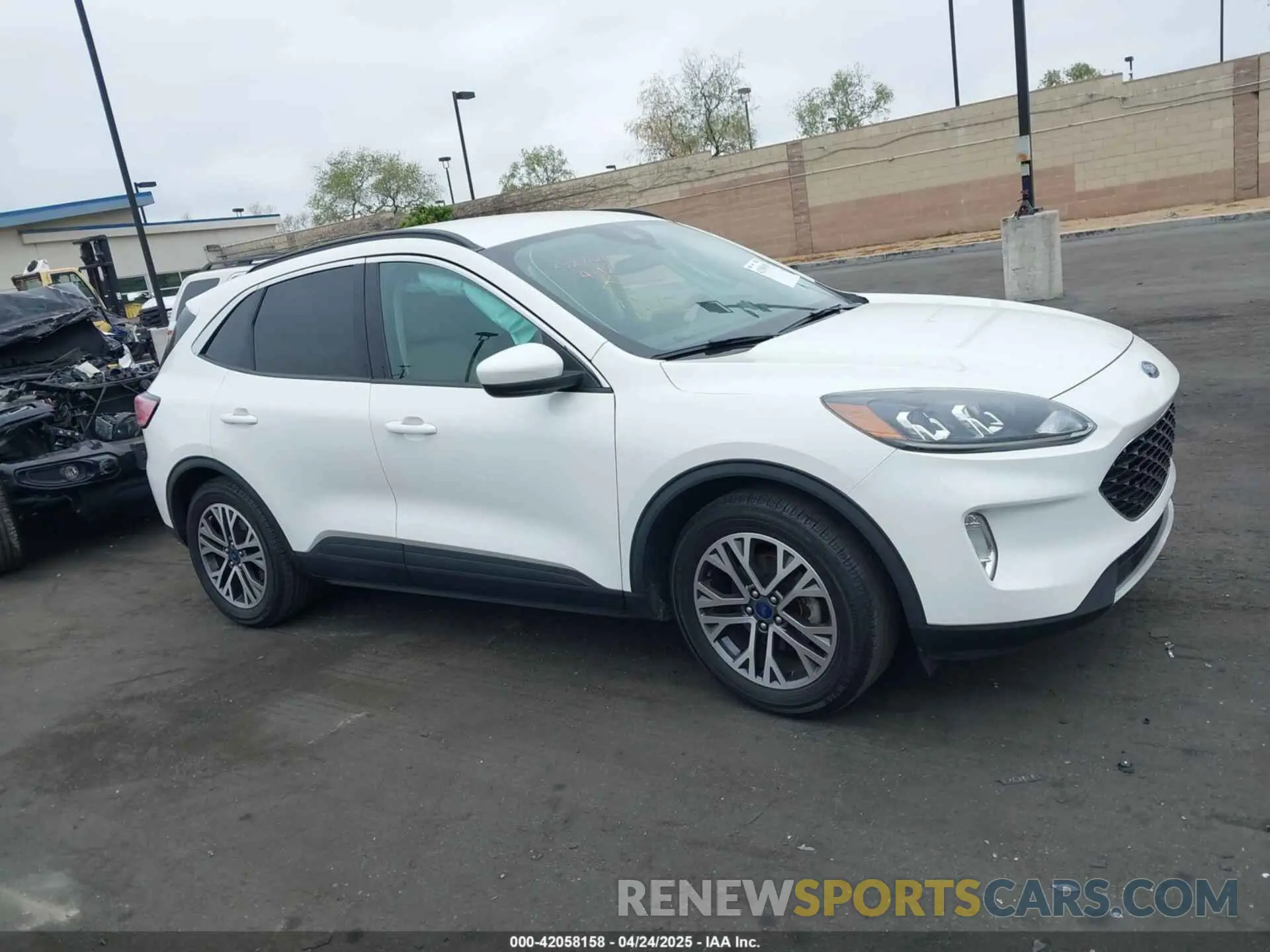 14 Photograph of a damaged car 1FMCU0H62LUB20143 FORD ESCAPE 2020