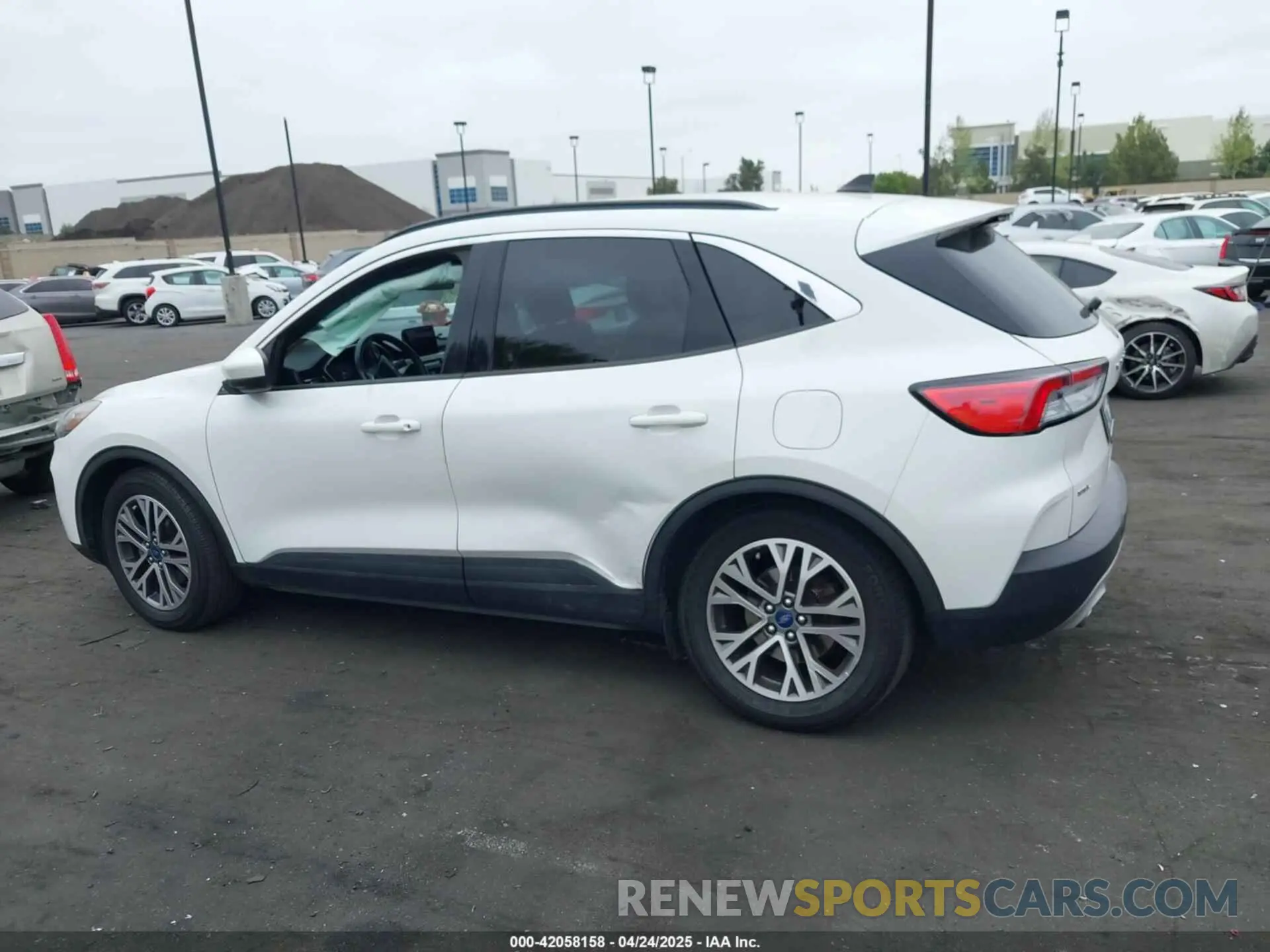 15 Photograph of a damaged car 1FMCU0H62LUB20143 FORD ESCAPE 2020