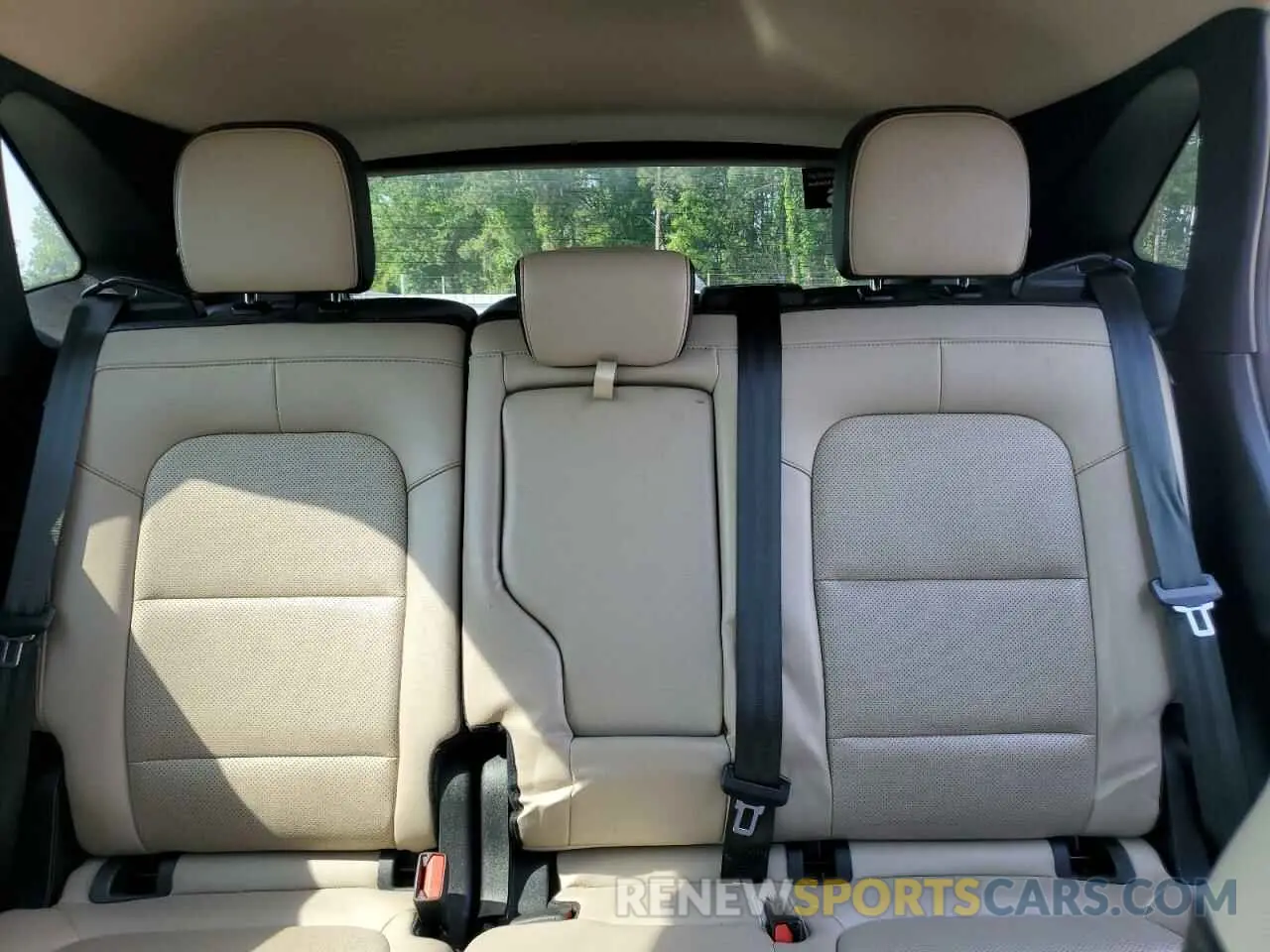 10 Photograph of a damaged car 1FMCU0H62LUC28018 FORD ESCAPE 2020