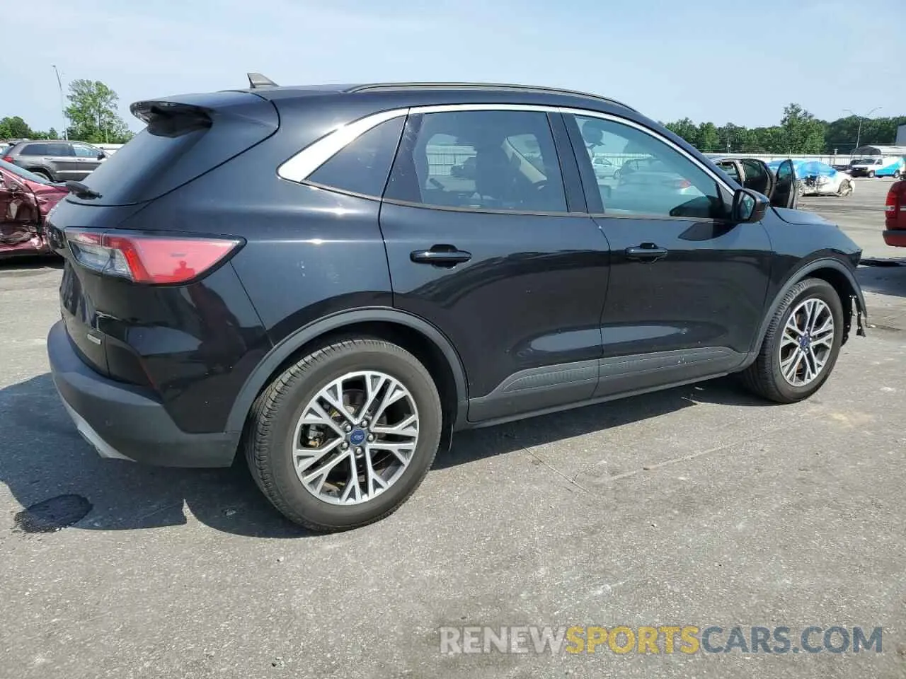 3 Photograph of a damaged car 1FMCU0H62LUC28018 FORD ESCAPE 2020