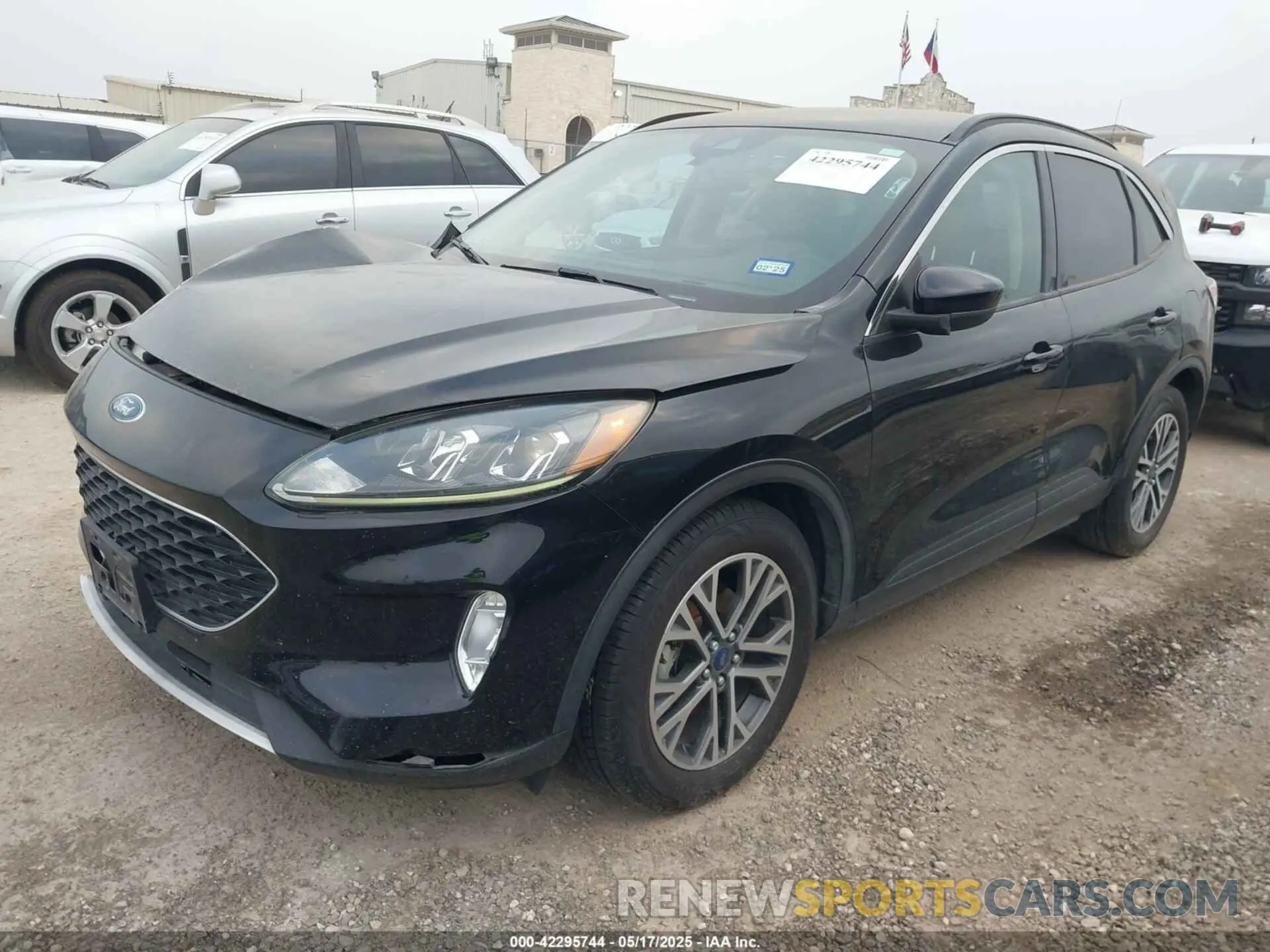 2 Photograph of a damaged car 1FMCU0H63LUA31648 FORD ESCAPE 2020