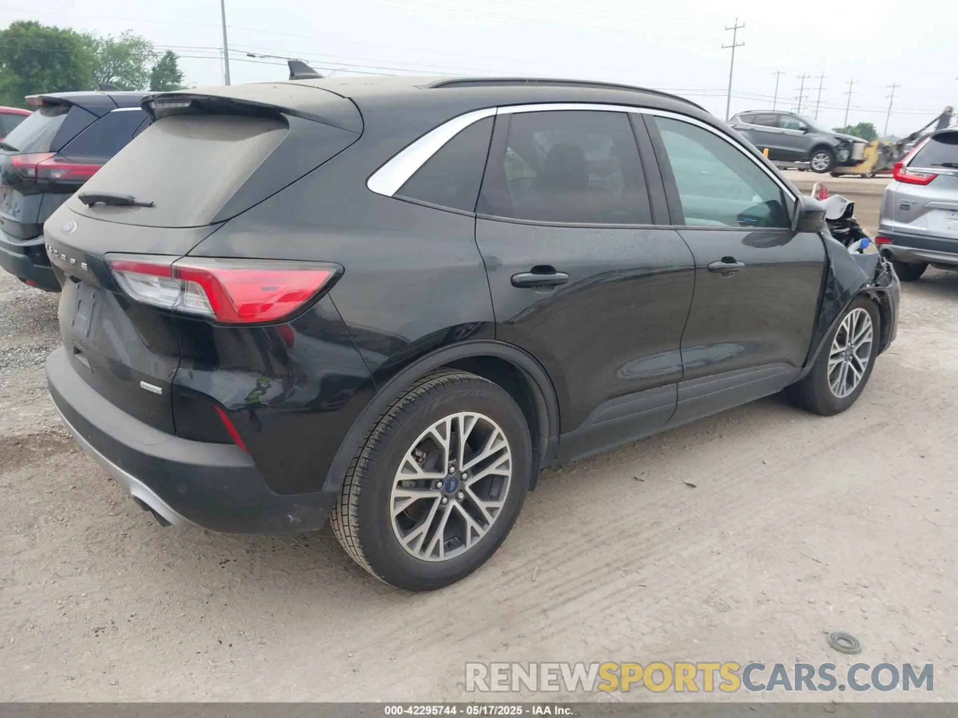 4 Photograph of a damaged car 1FMCU0H63LUA31648 FORD ESCAPE 2020